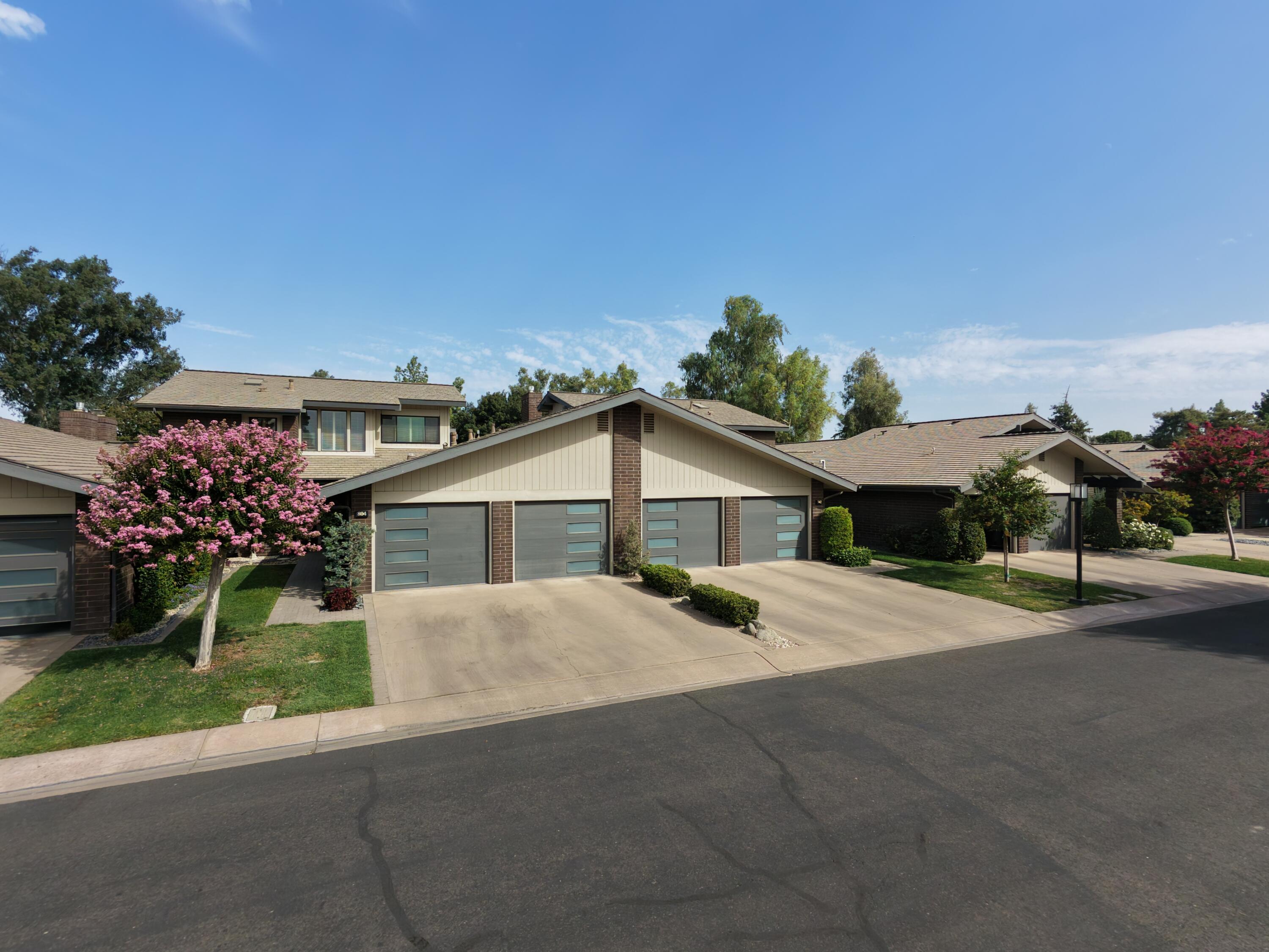 804 N Silvervale Dr, Visalia, CA 93291