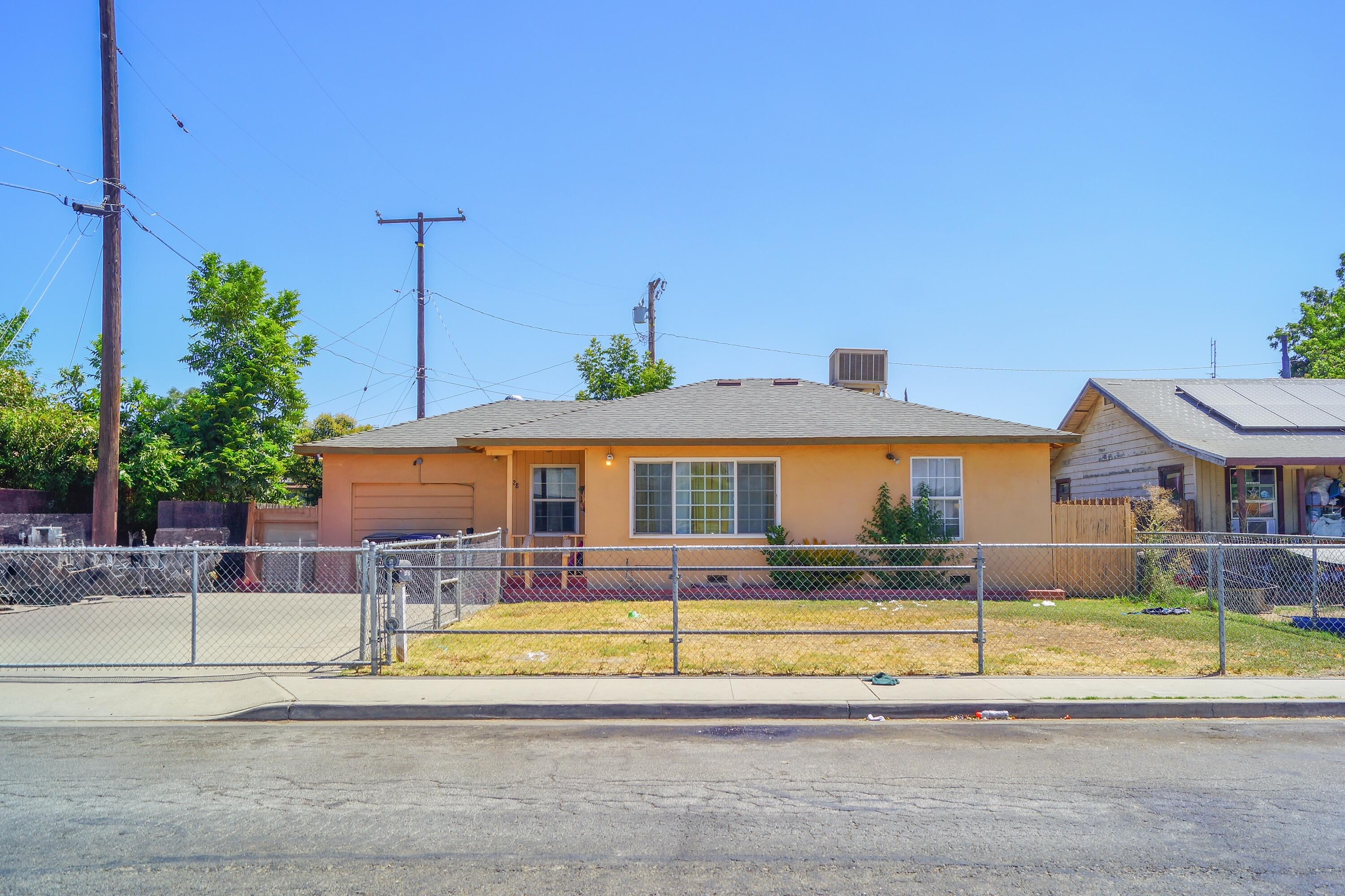 1328 N Leslie St, Visalia, CA 93291