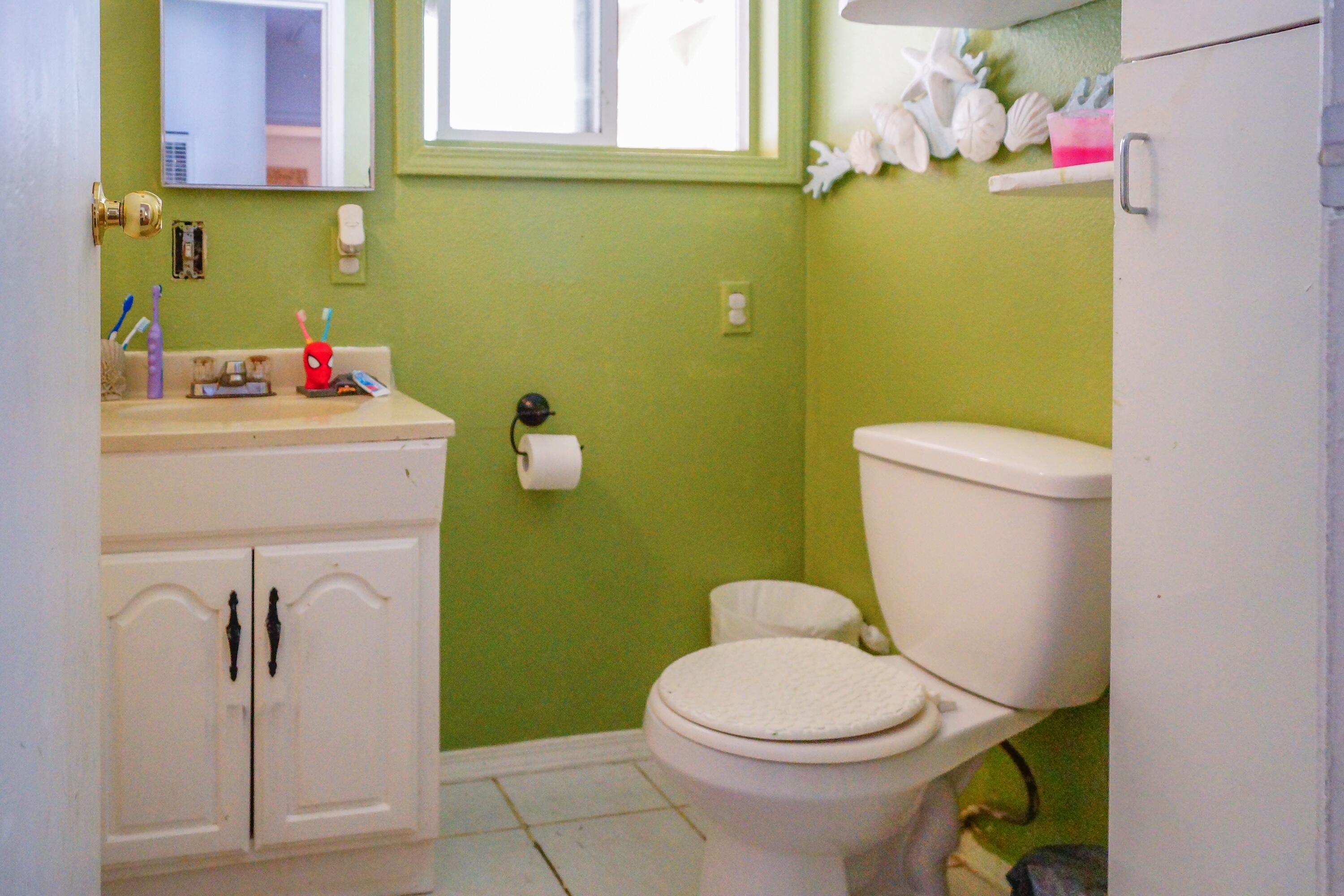 1328 N Leslie St, Visalia, CA 93291