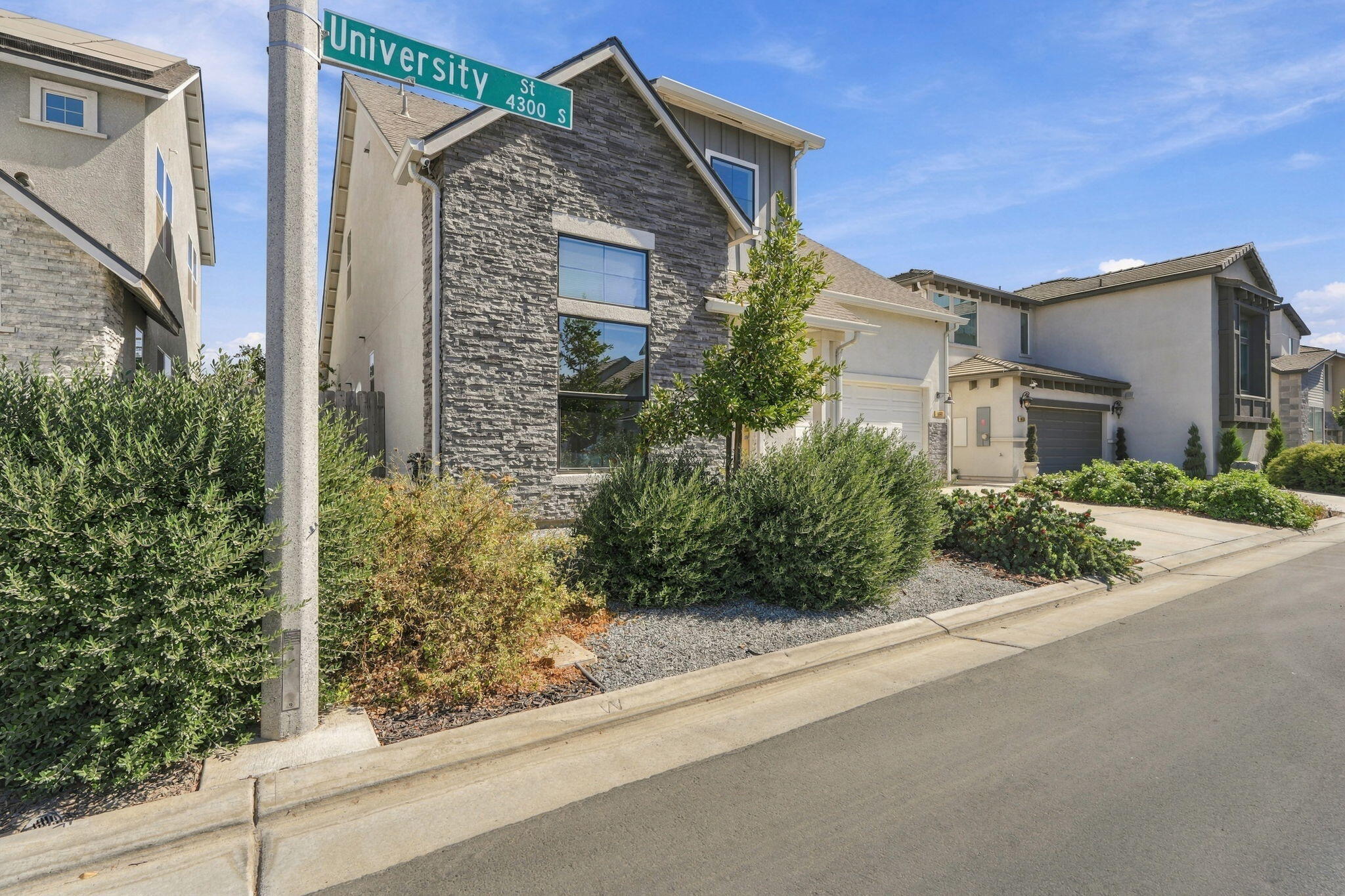 4432 S University St, Visalia, CA 93277