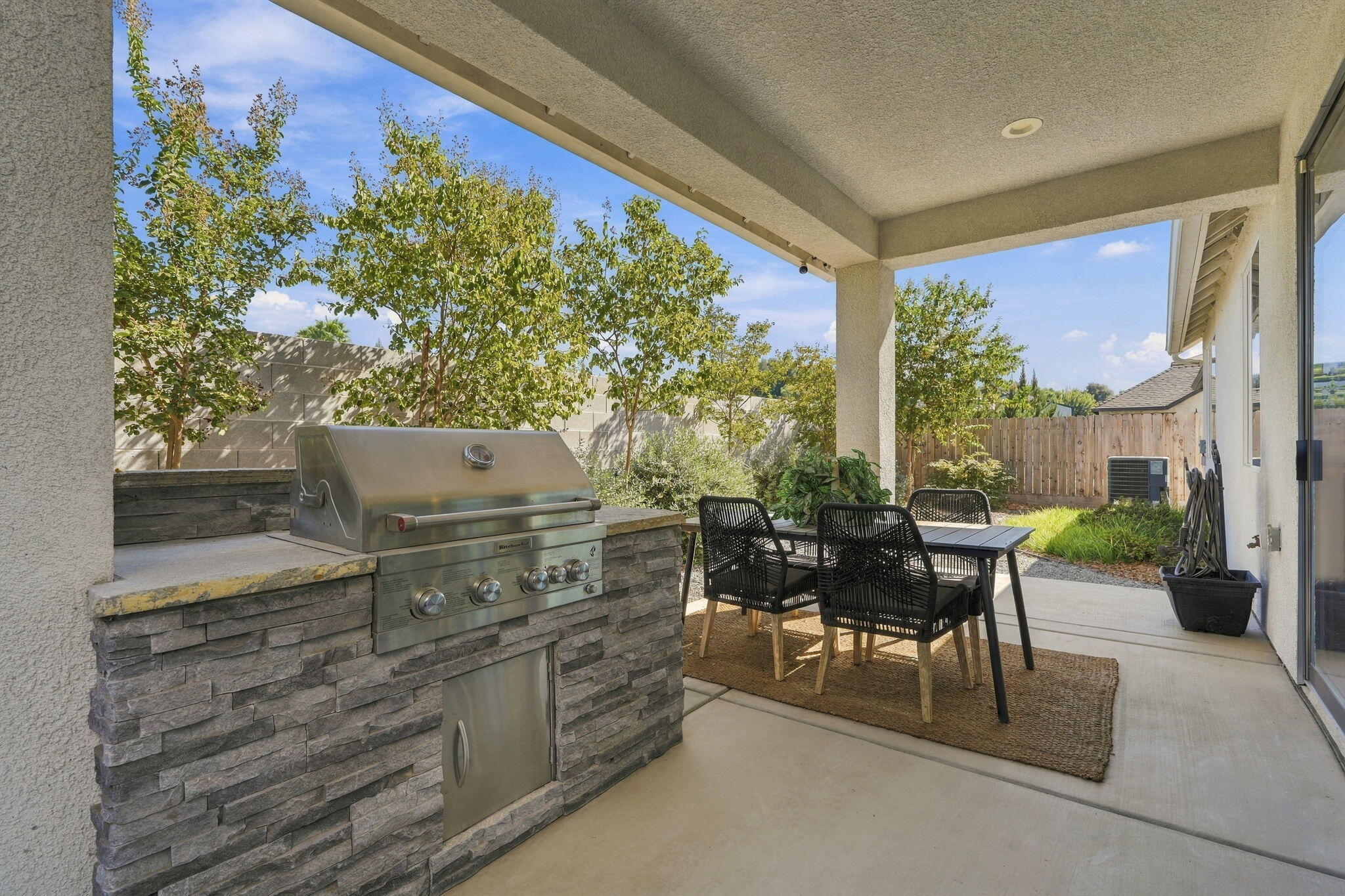 4432 S University St, Visalia, CA 93277