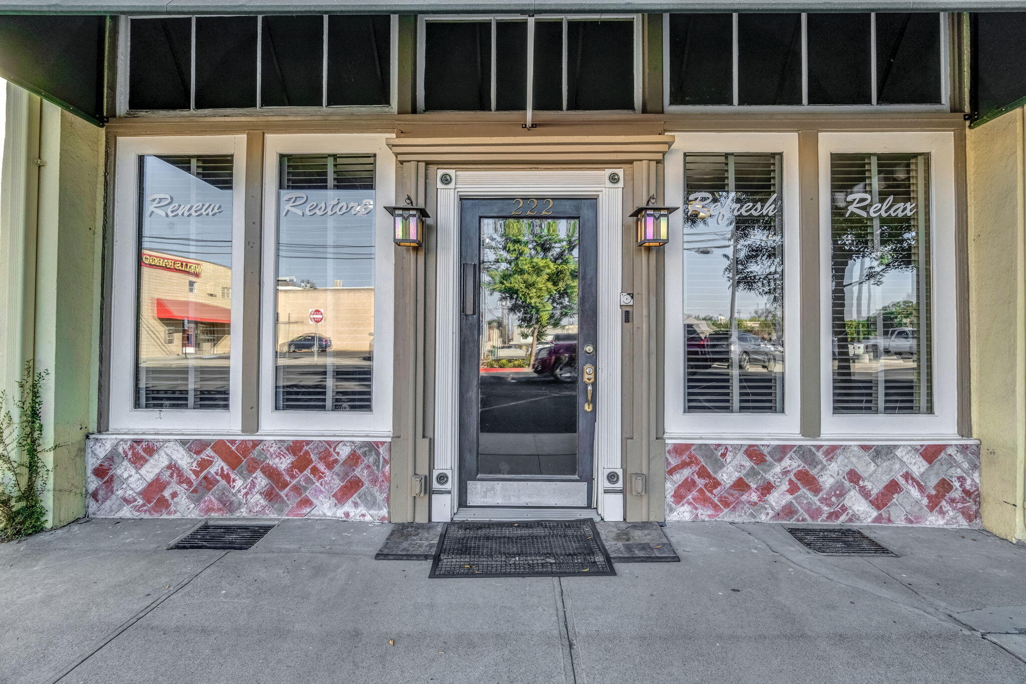 222 Heinlen St, Lemoore, CA 93245