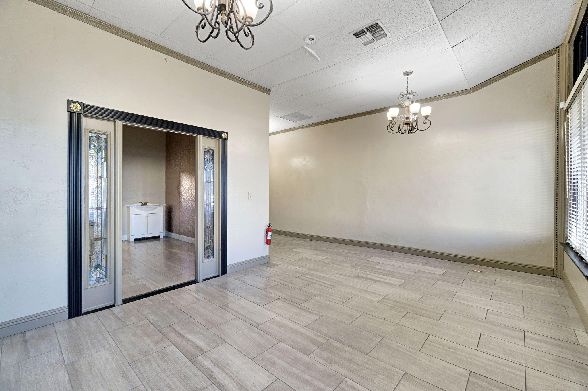 222 Heinlen St, Lemoore, CA 93245