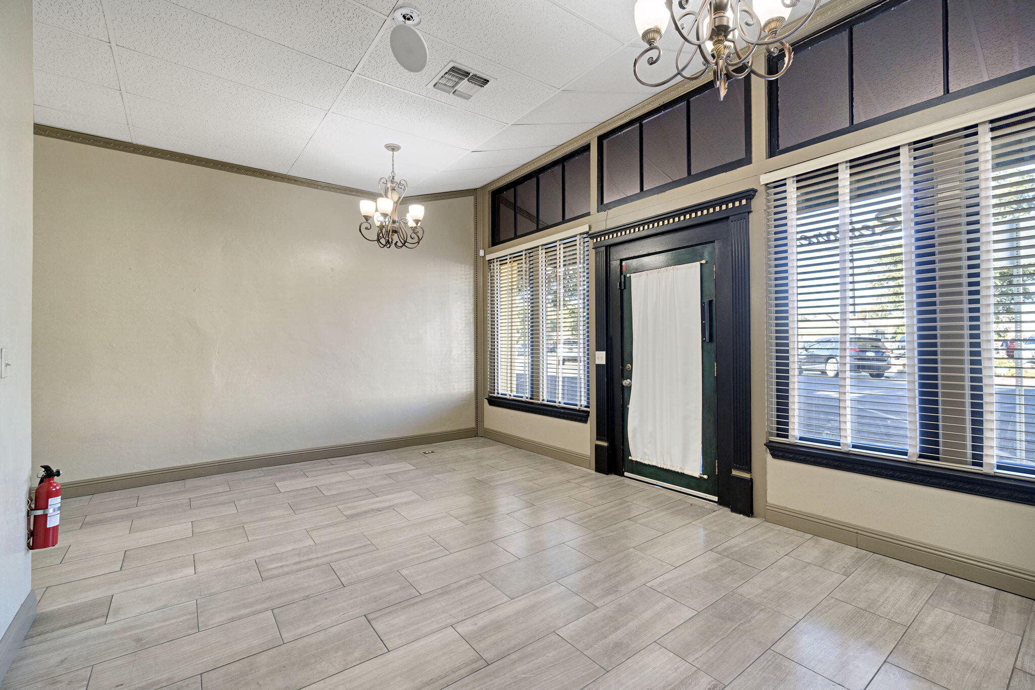 222 Heinlen St, Lemoore, CA 93245