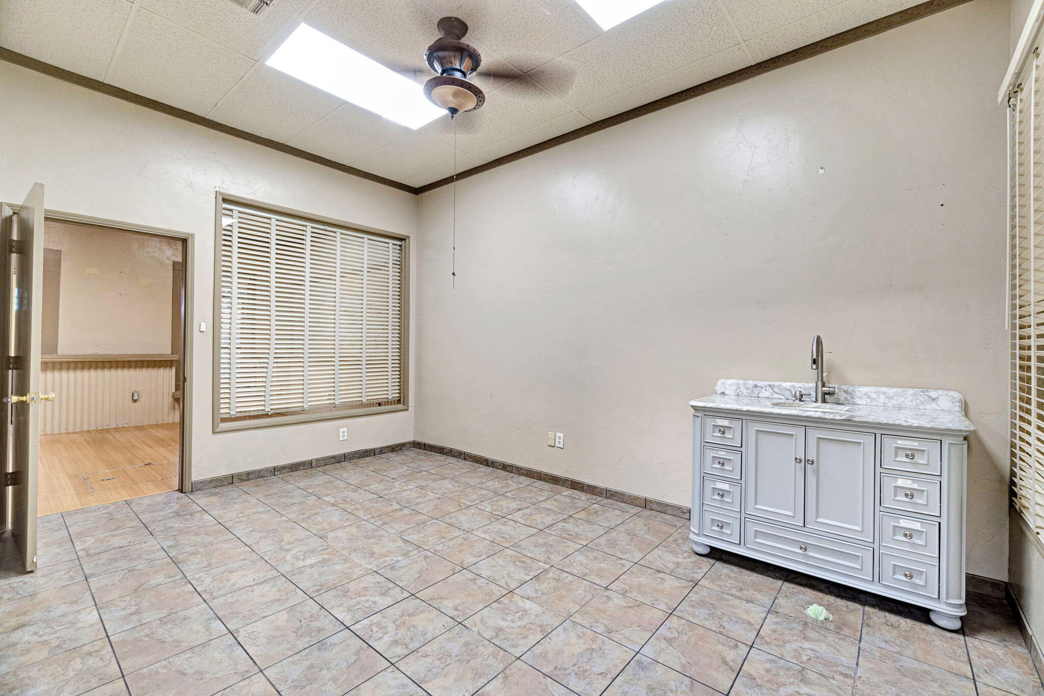 222 Heinlen St, Lemoore, CA 93245