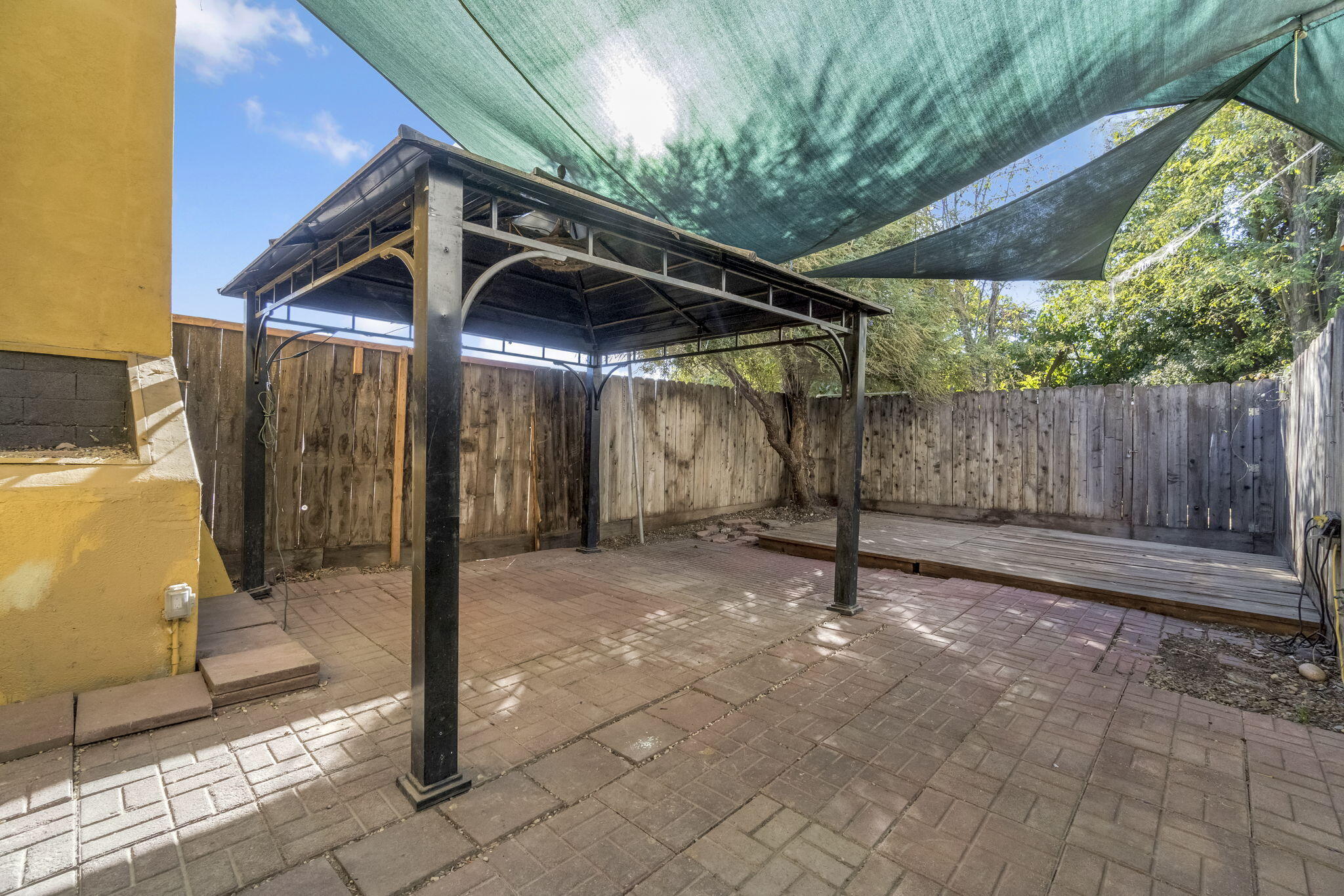 222 Heinlen St, Lemoore, CA 93245