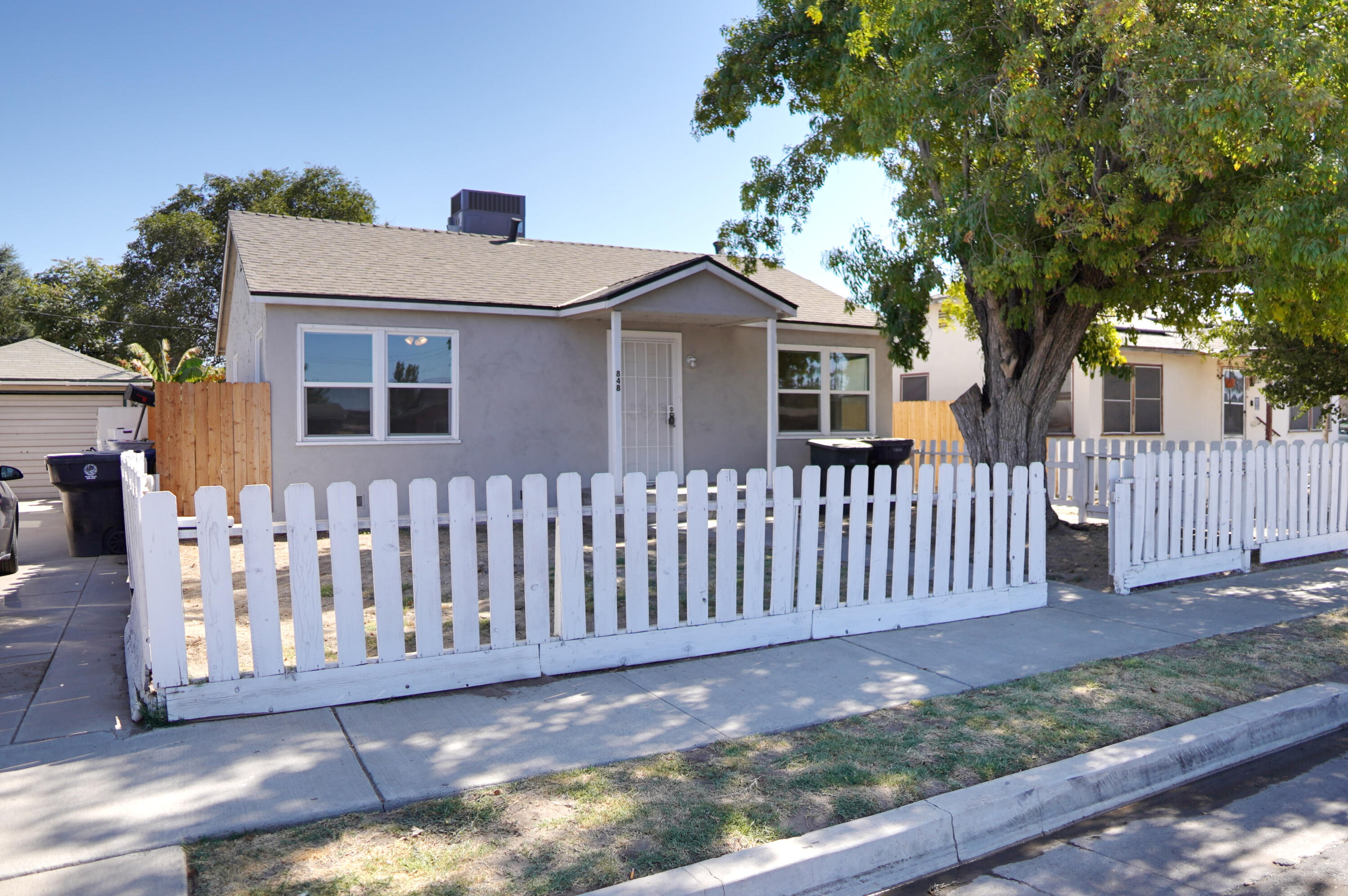 848 N E St, Tulare, CA 93274