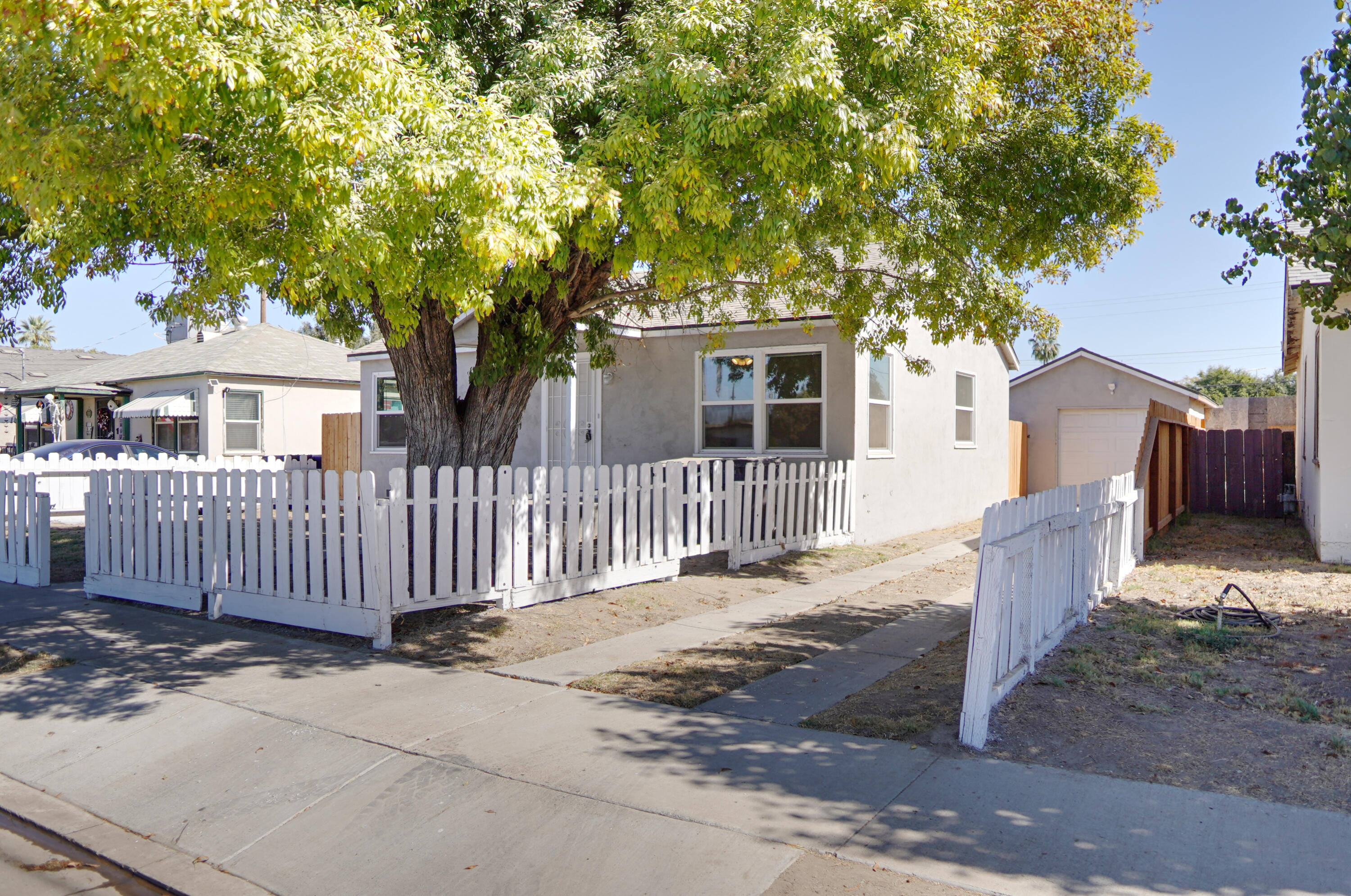 848 N E St, Tulare, CA 93274