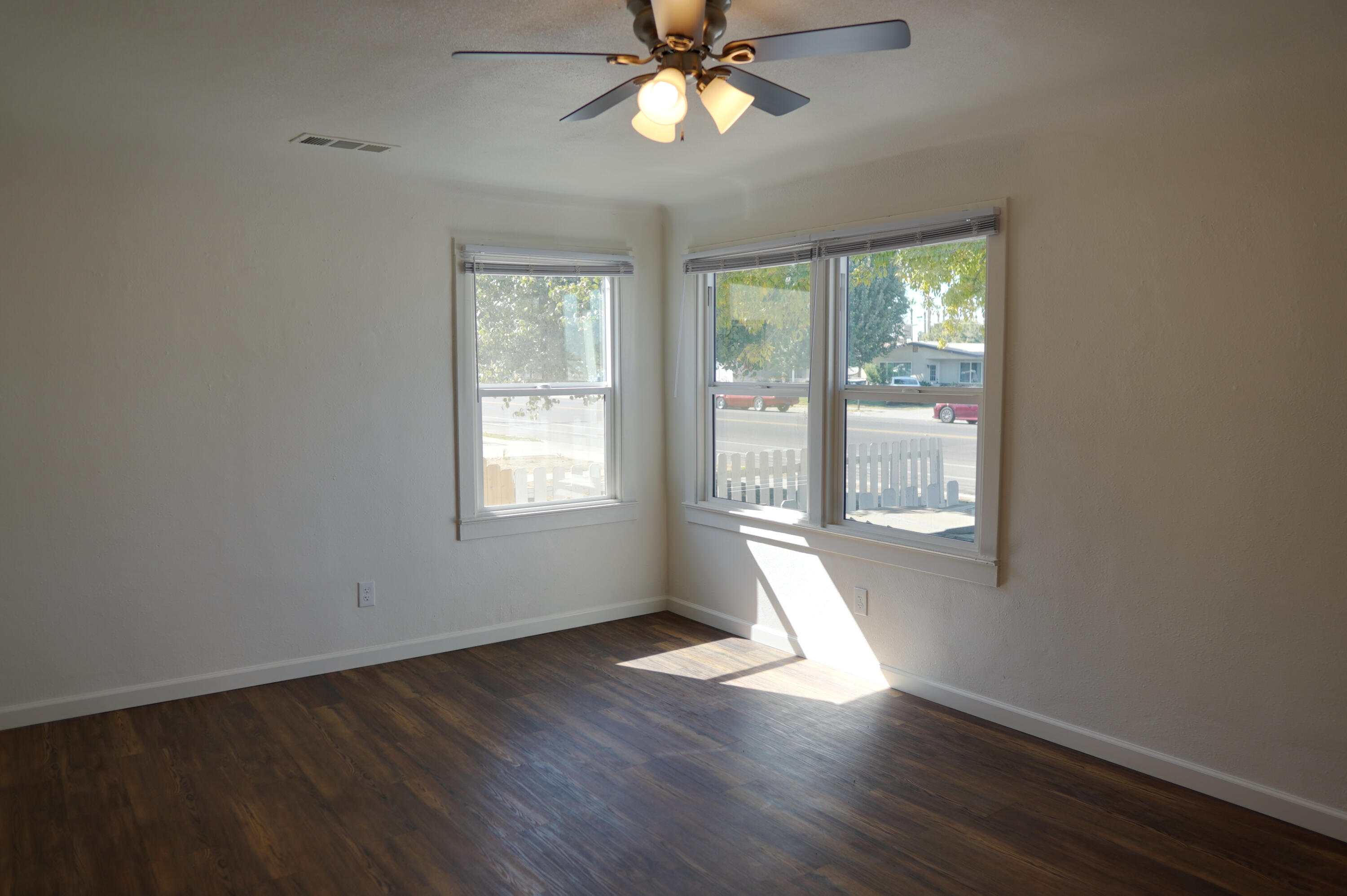 848 N E St, Tulare, CA 93274
