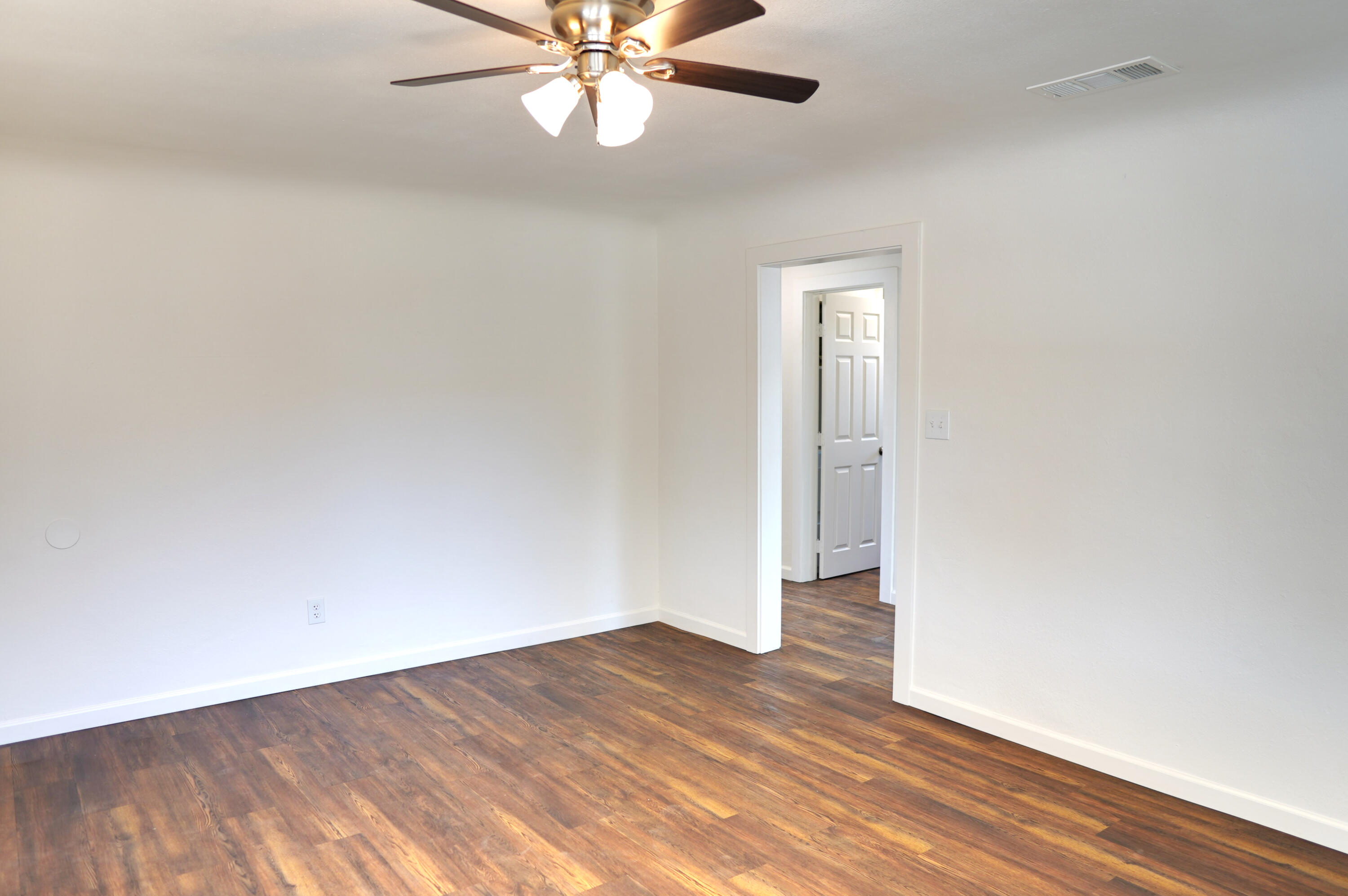 848 N E St, Tulare, CA 93274