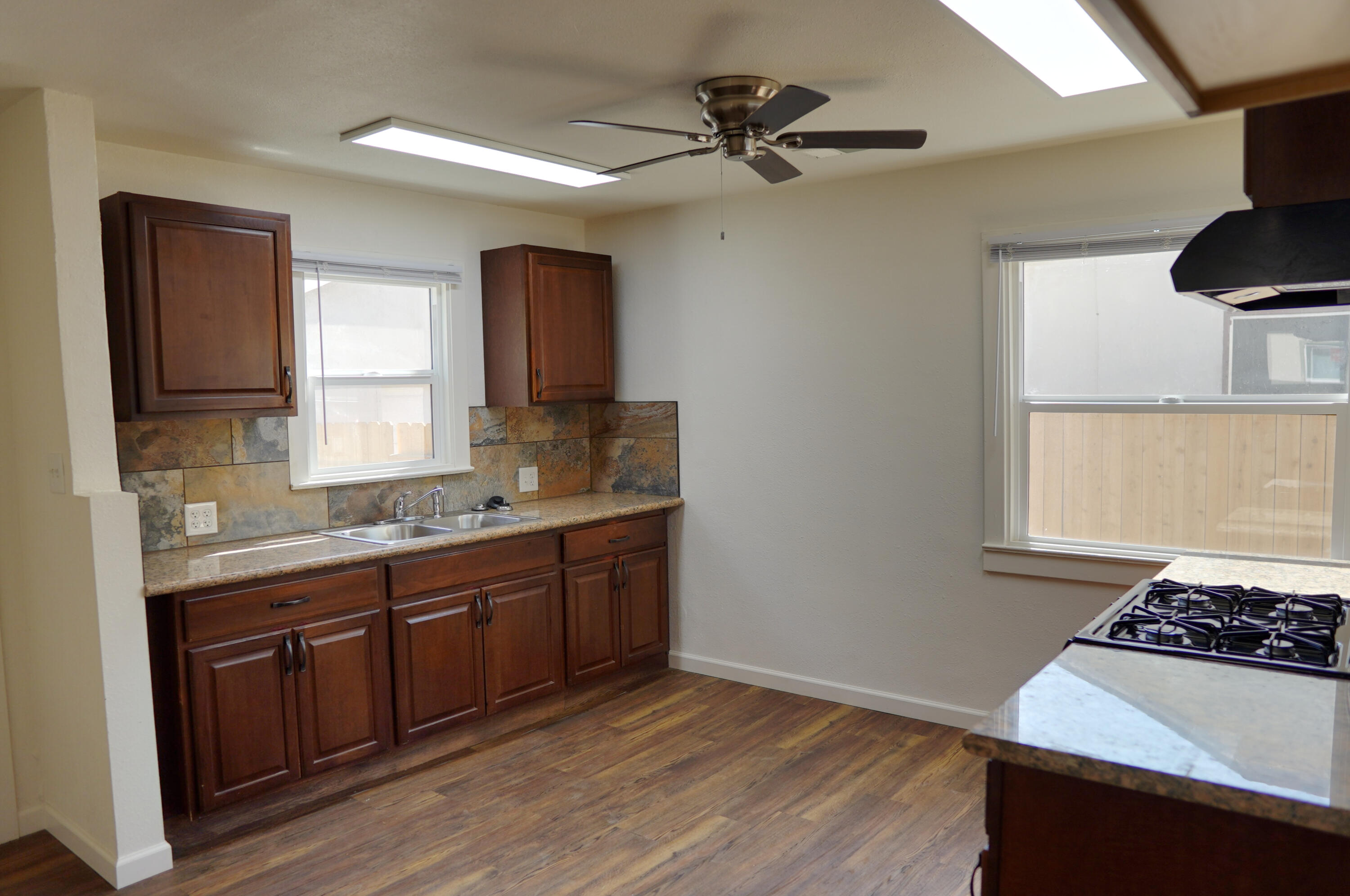 848 N E St, Tulare, CA 93274