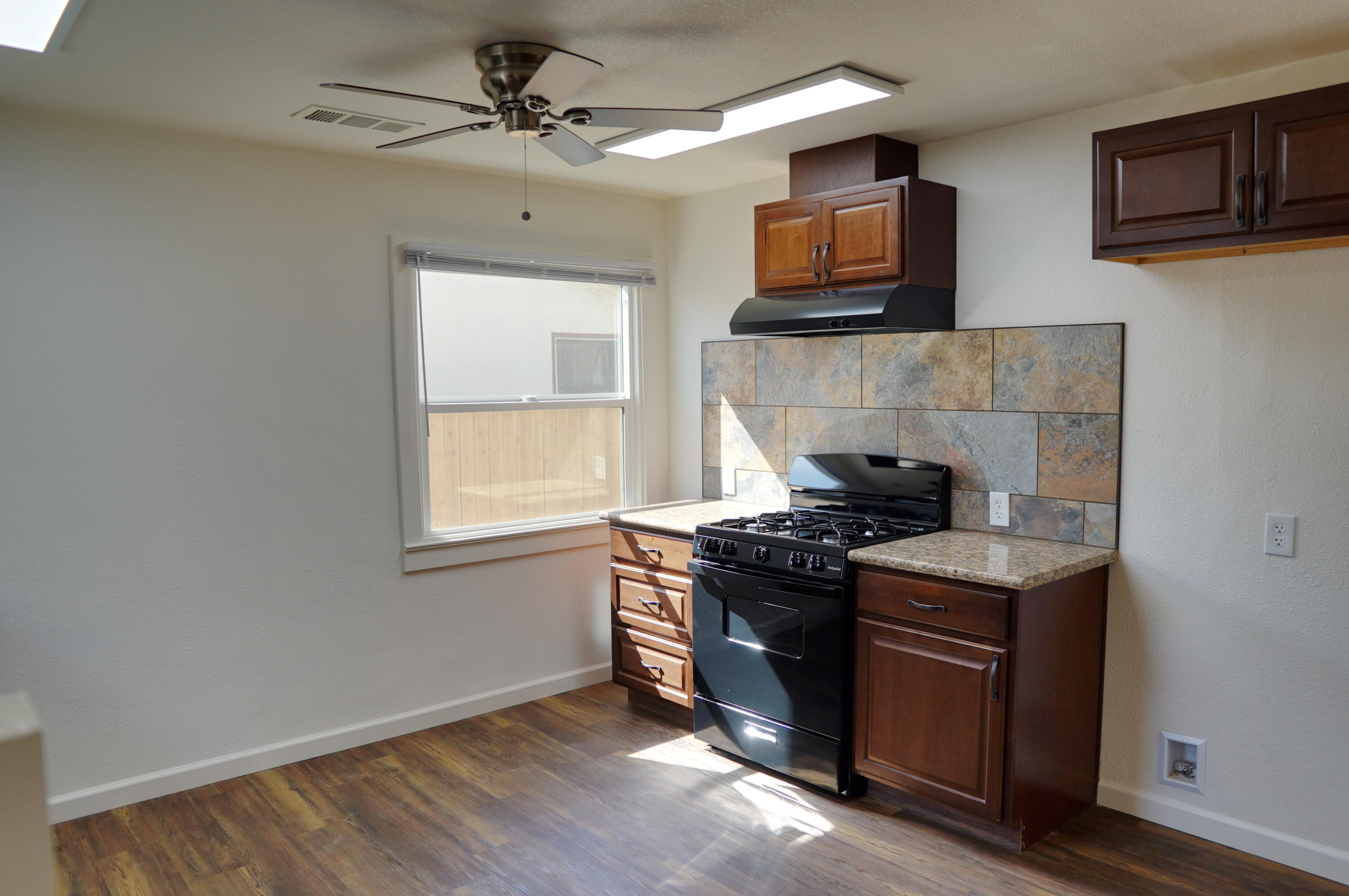 848 N E St, Tulare, CA 93274