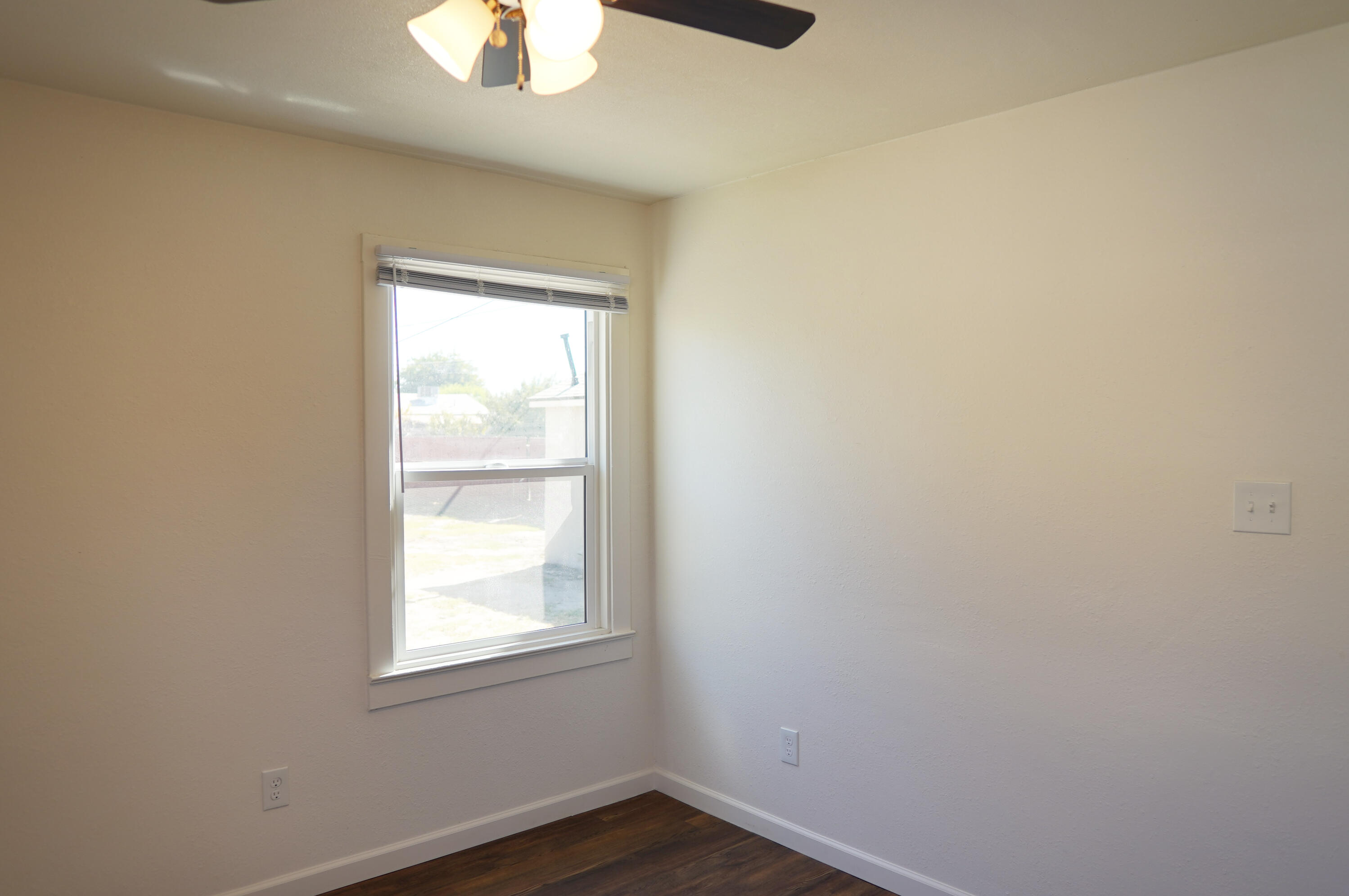 848 N E St, Tulare, CA 93274