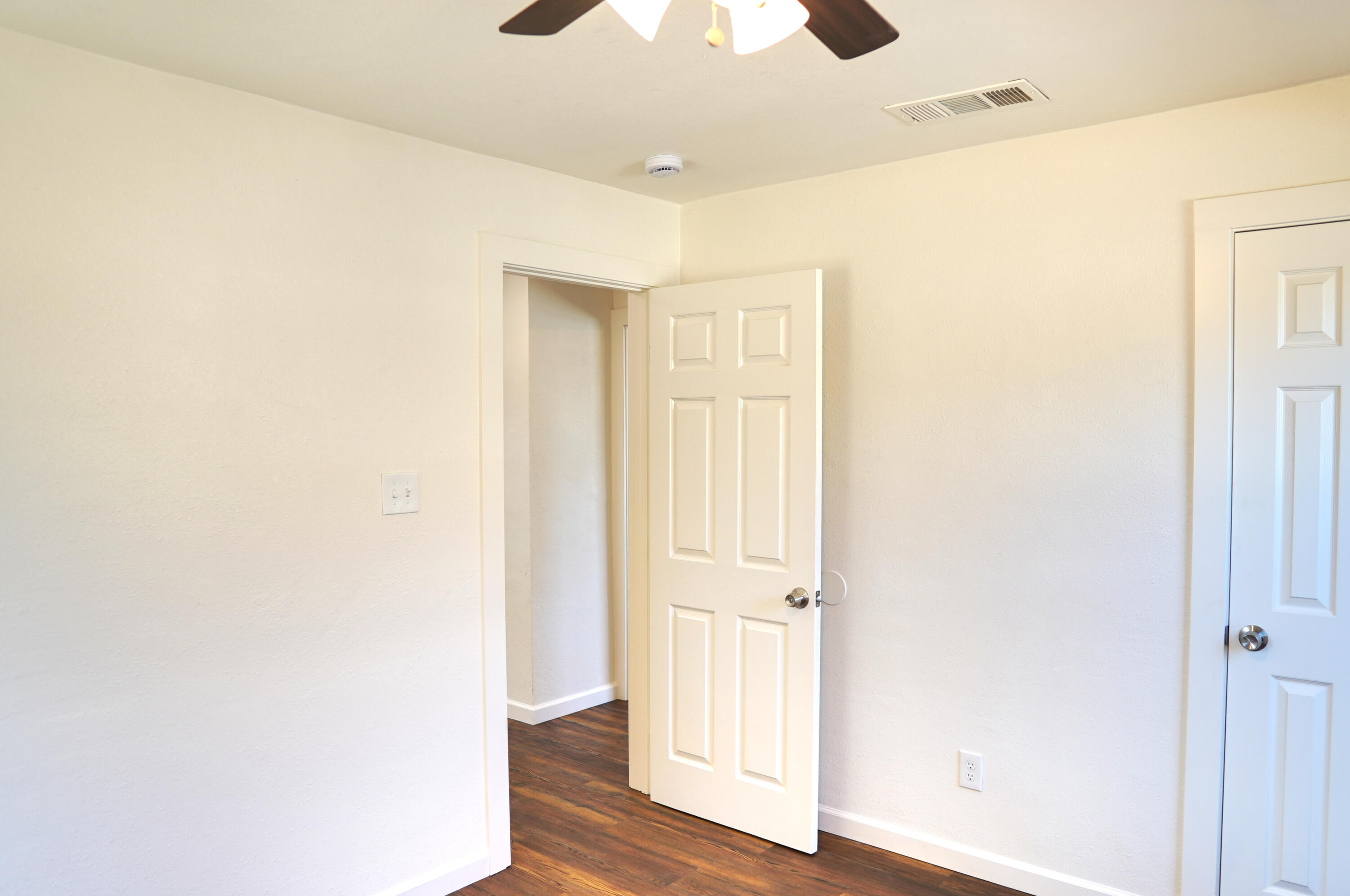 848 N E St, Tulare, CA 93274