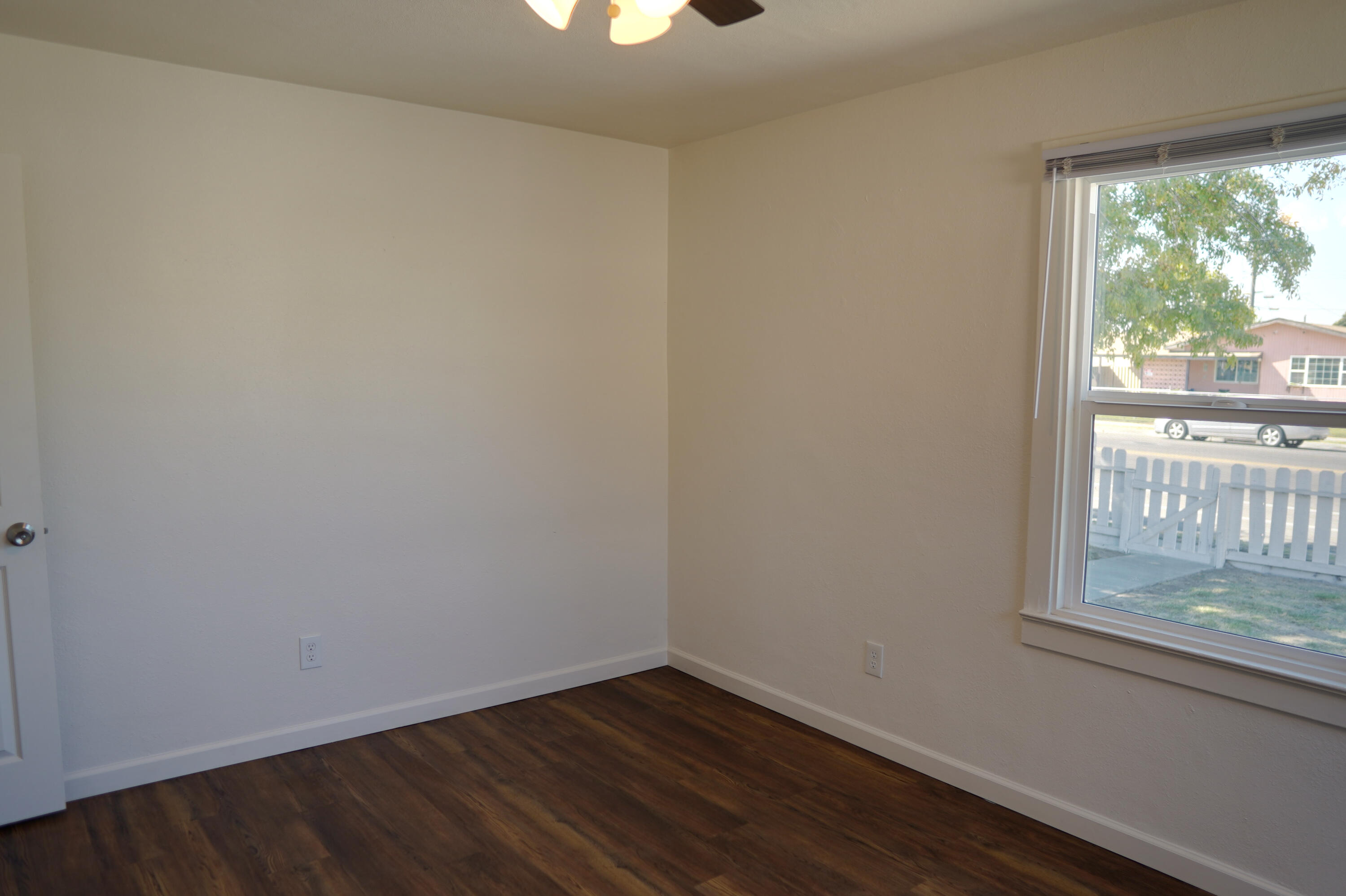 848 N E St, Tulare, CA 93274