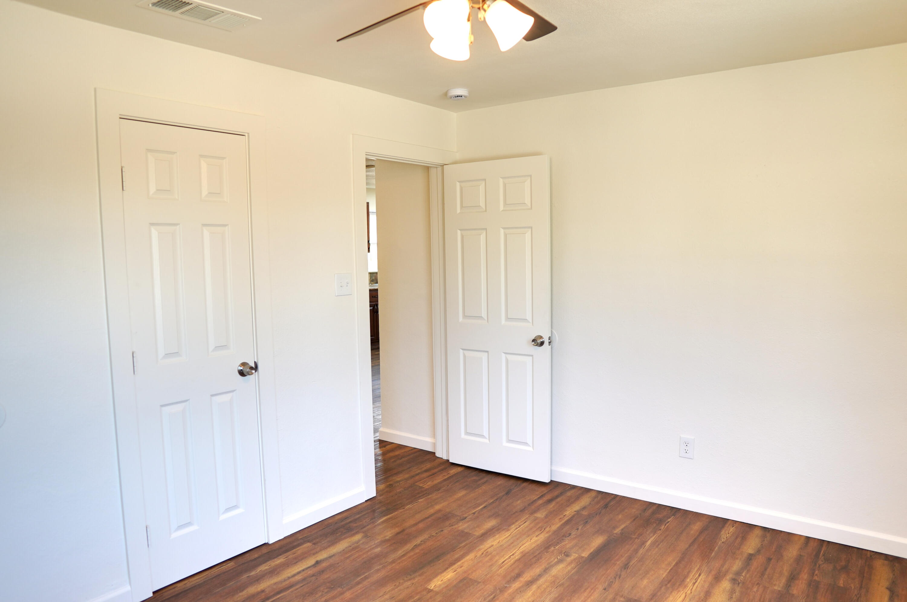 848 N E St, Tulare, CA 93274