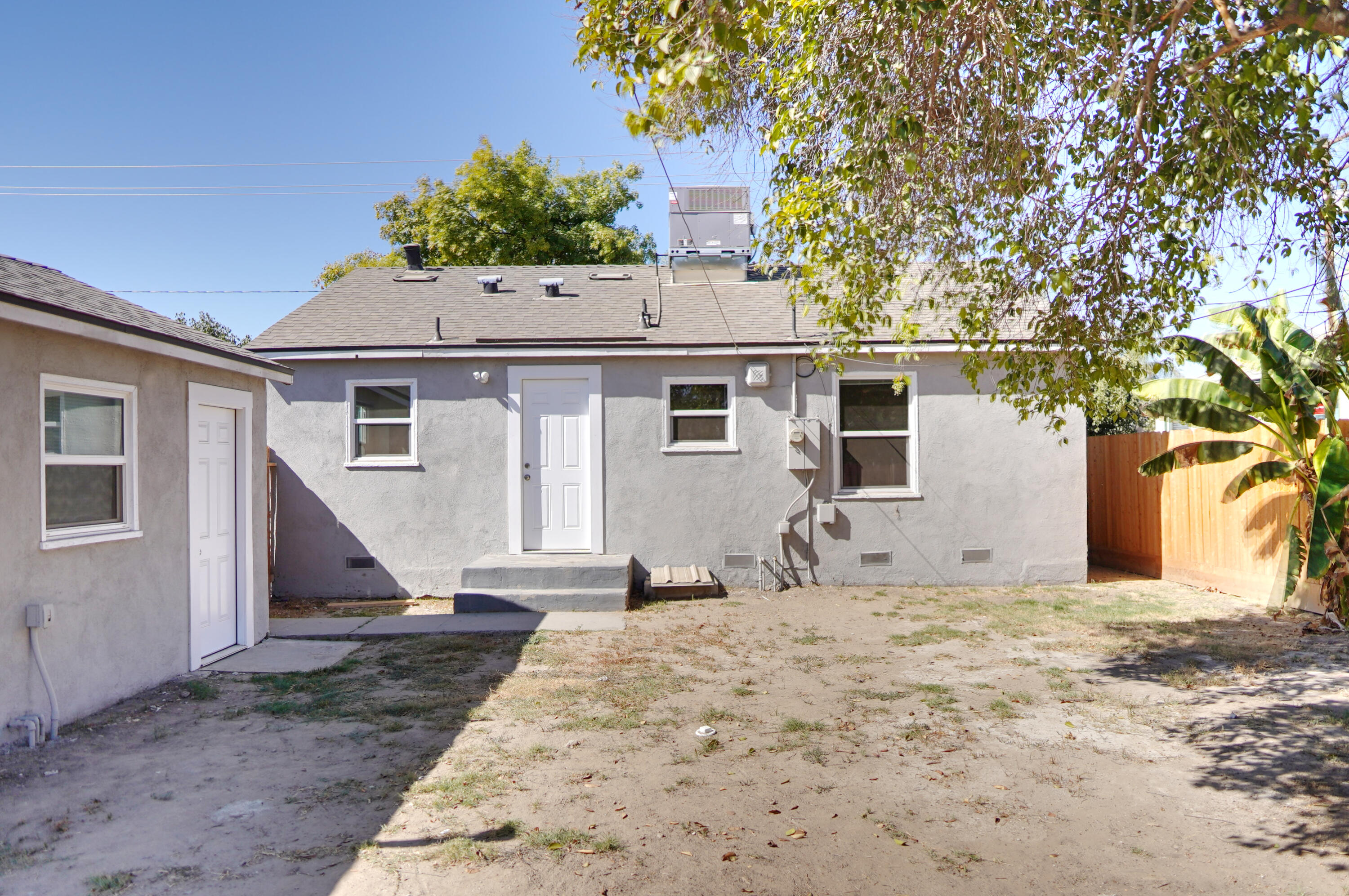 848 N E St, Tulare, CA 93274