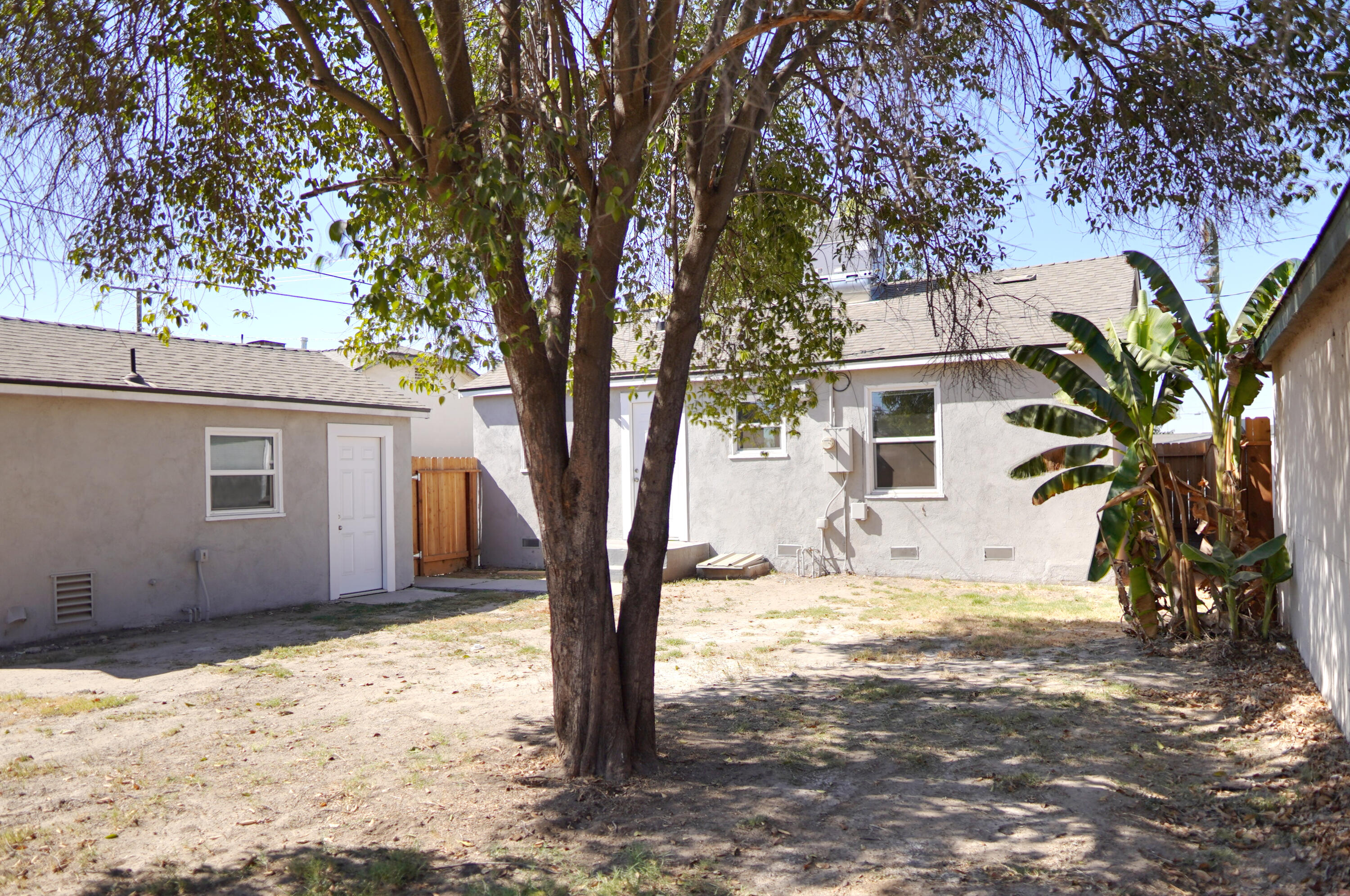 848 N E St, Tulare, CA 93274