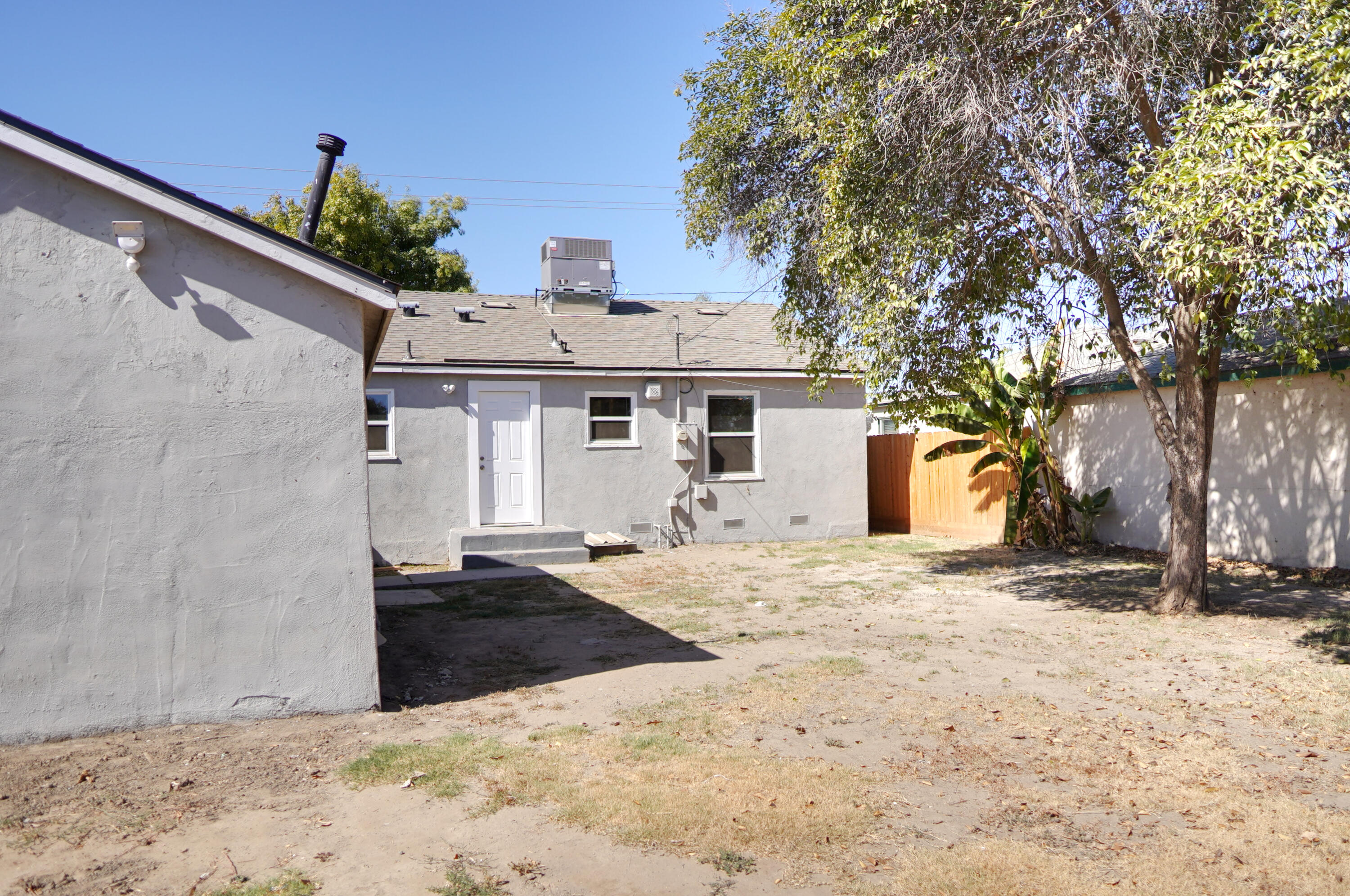 848 N E St, Tulare, CA 93274