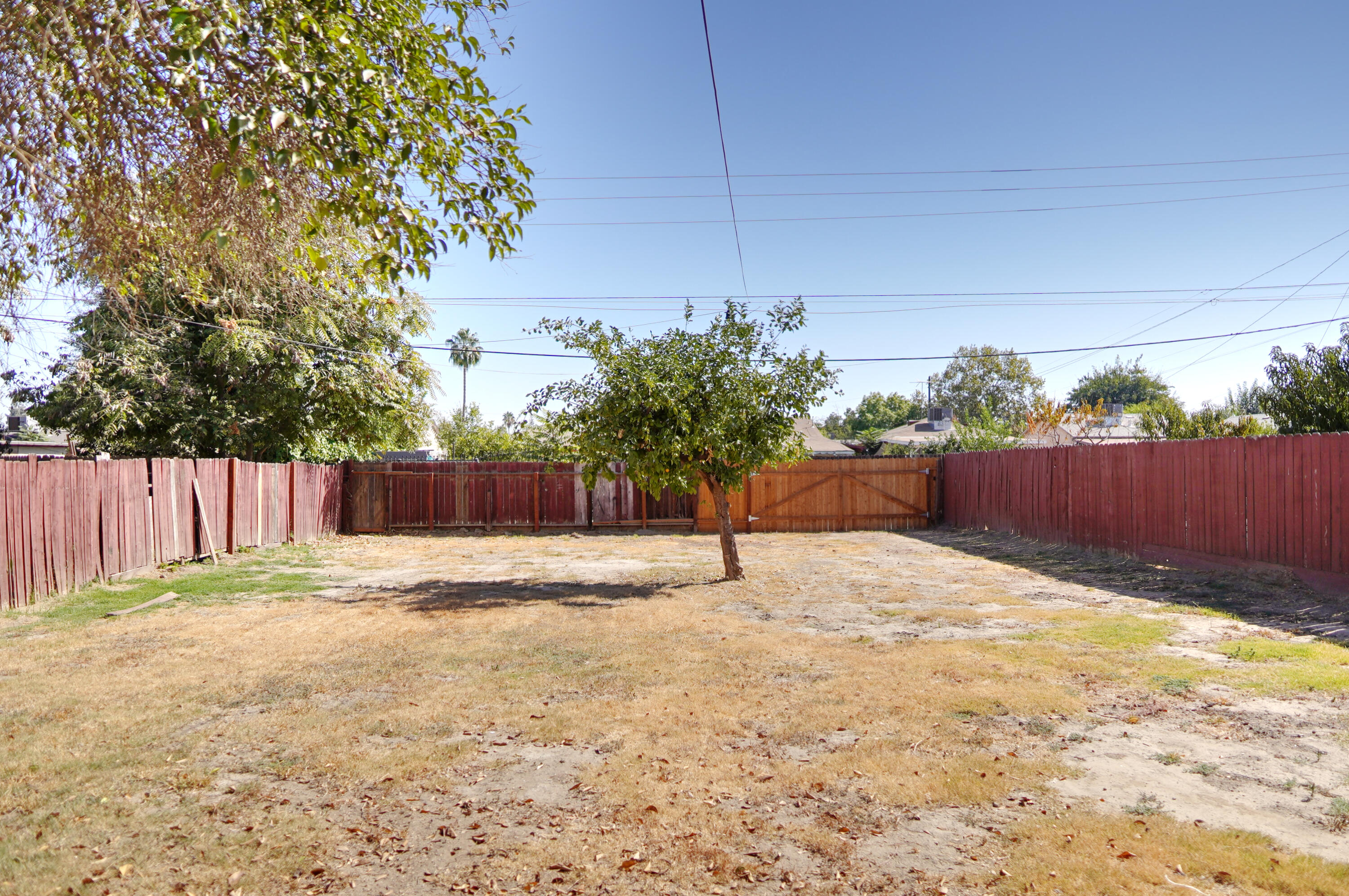 848 N E St, Tulare, CA 93274