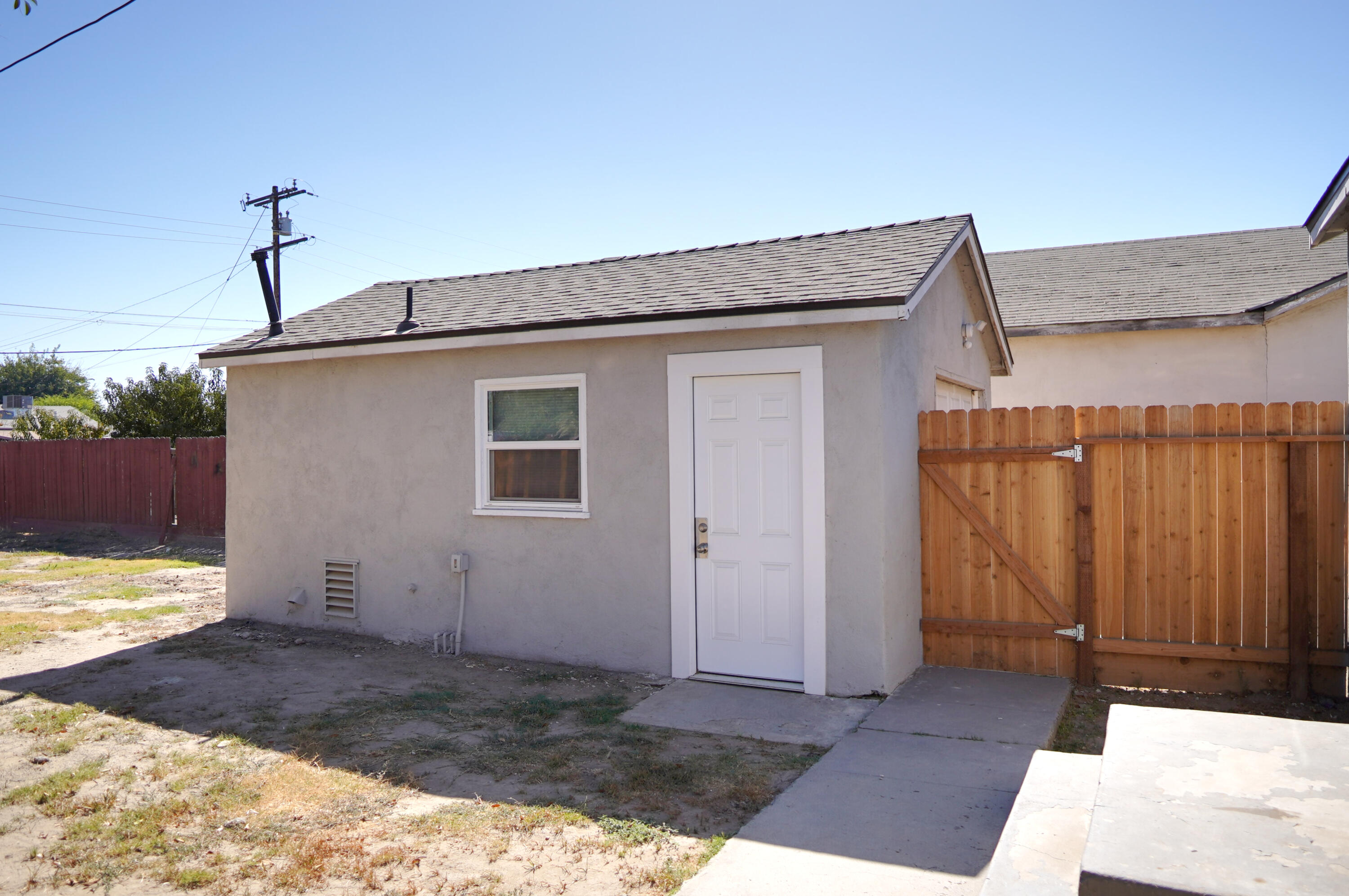 848 N E St, Tulare, CA 93274