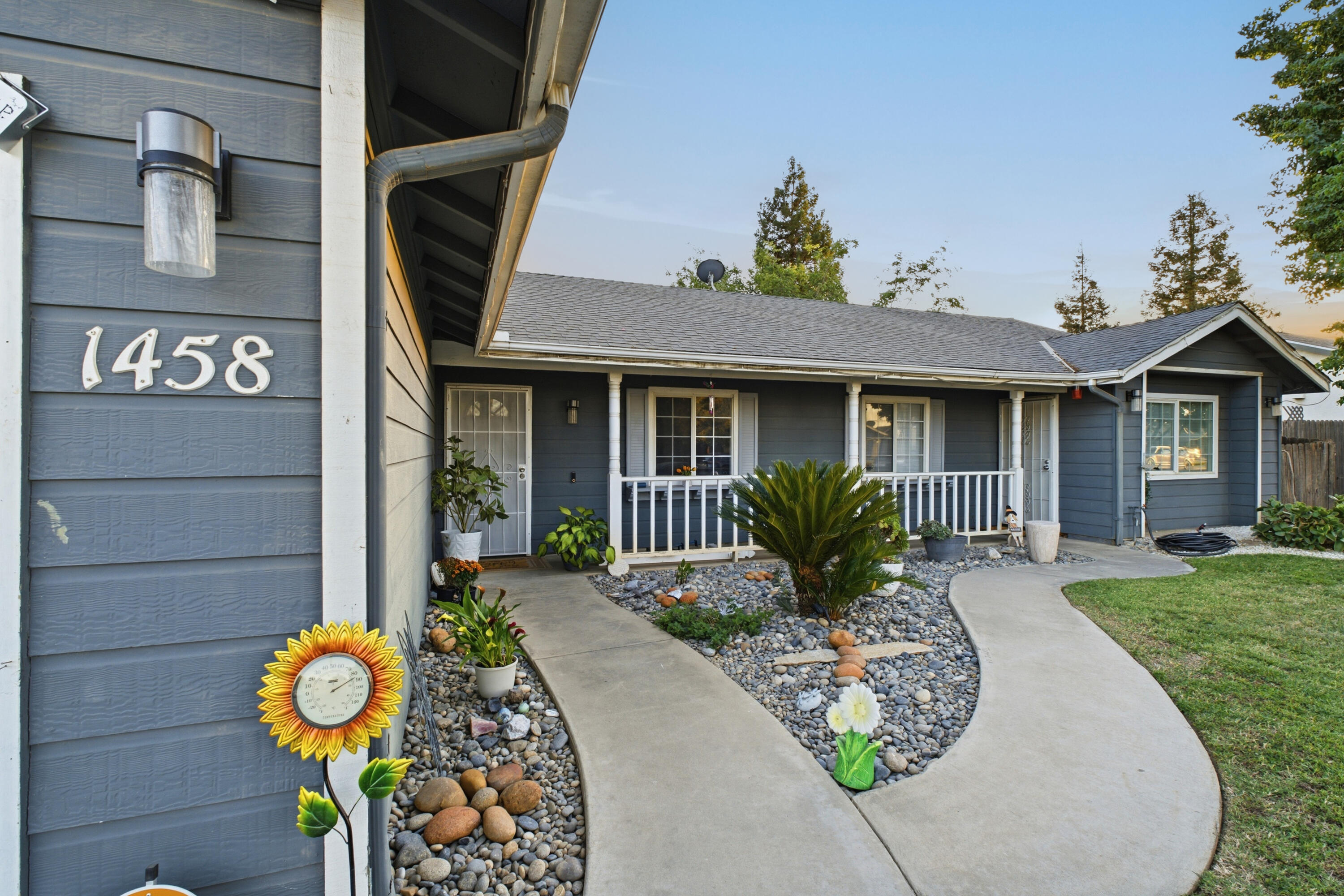 1458 Mary Ct, Exeter, CA 93221