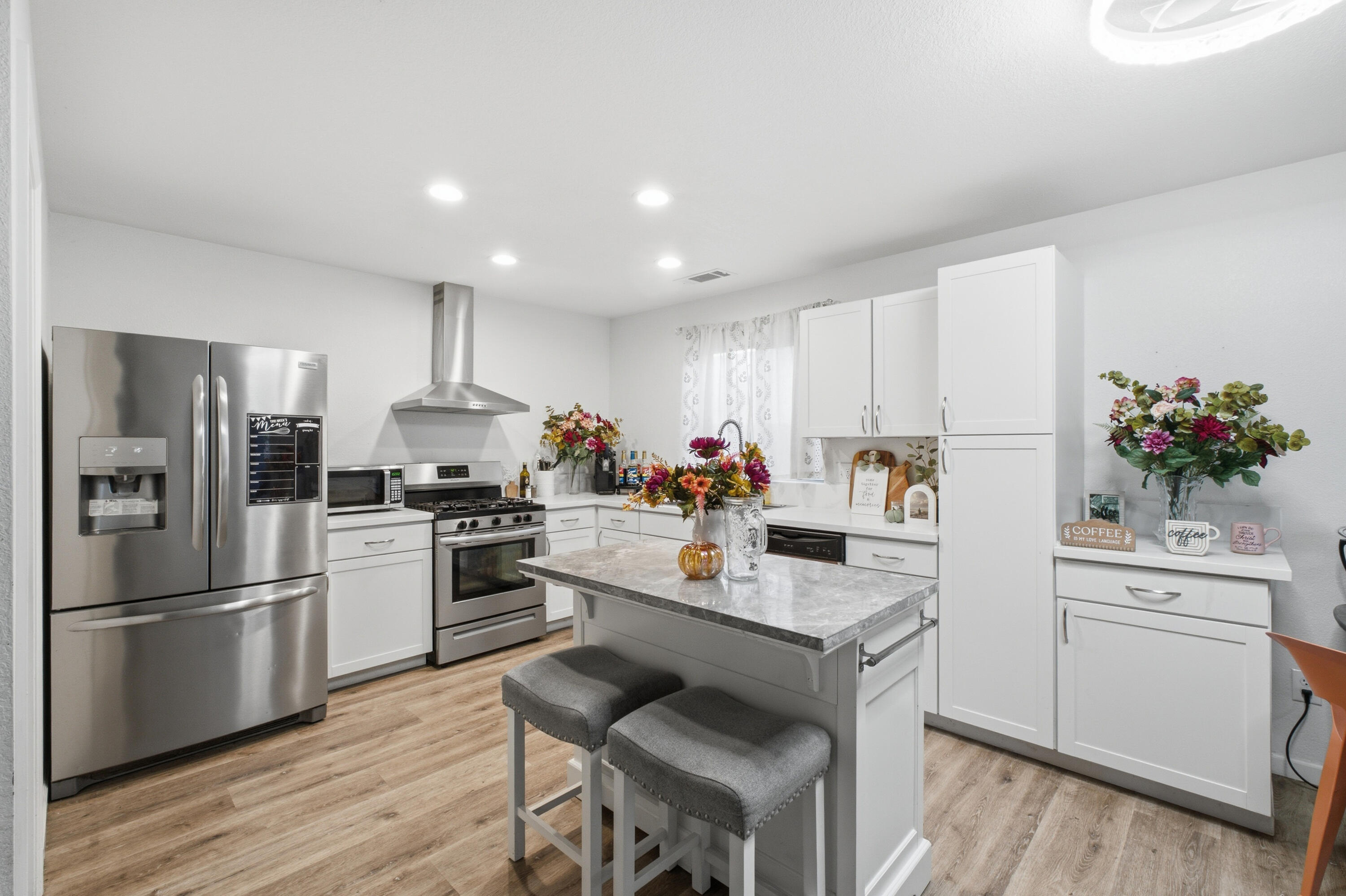 1458 Mary Ct, Exeter, CA 93221