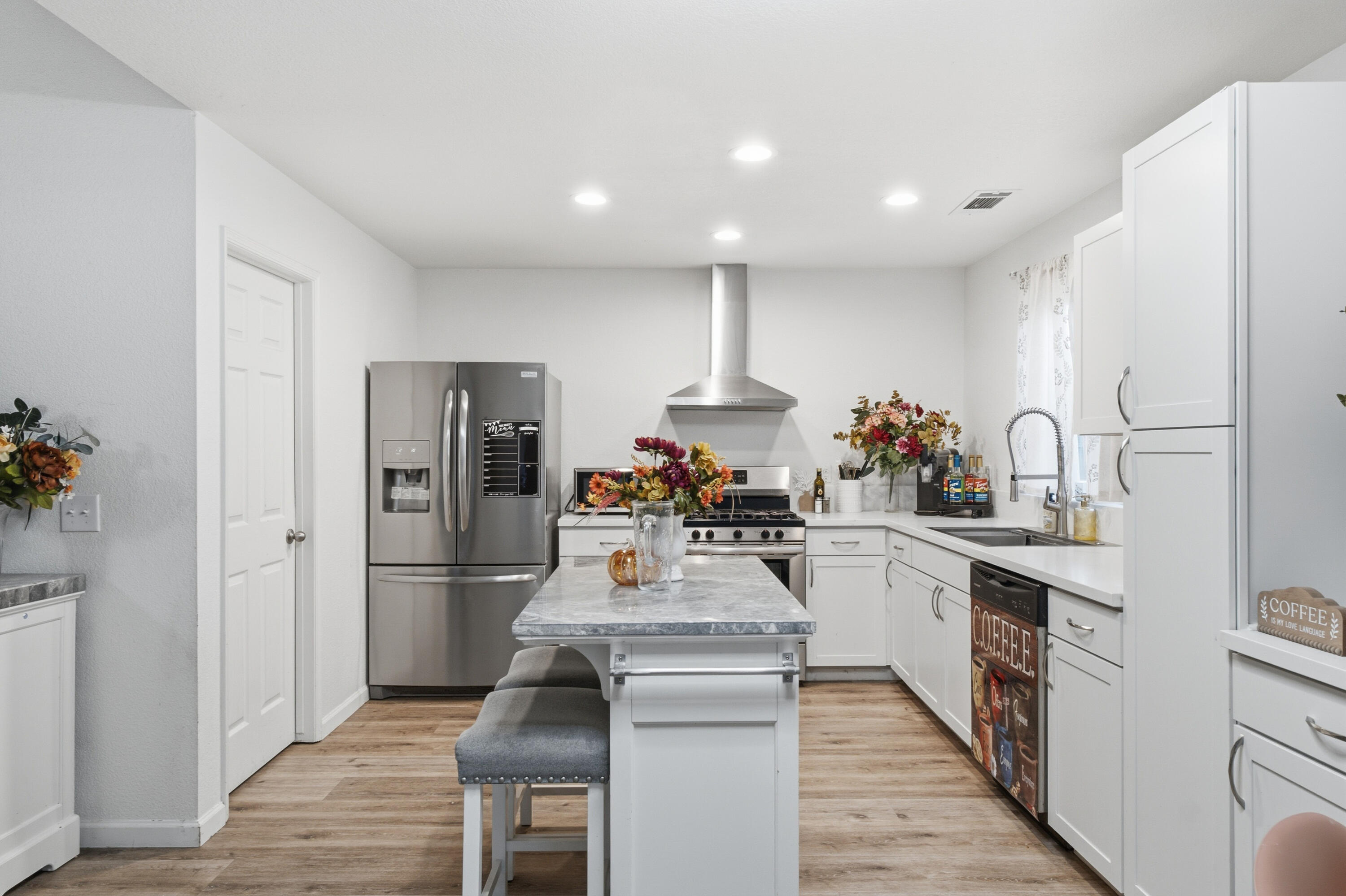 1458 Mary Ct, Exeter, CA 93221