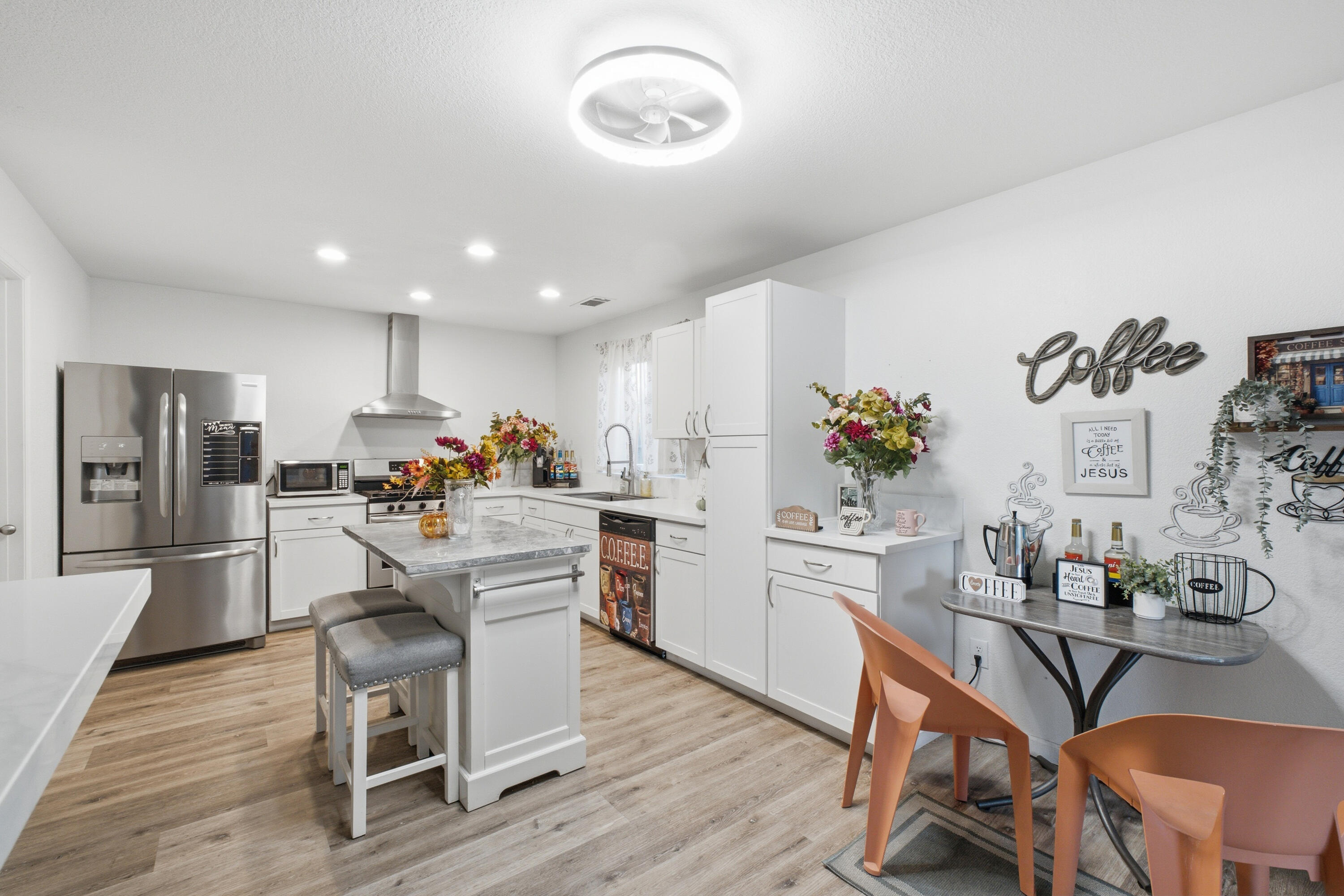 1458 Mary Ct, Exeter, CA 93221
