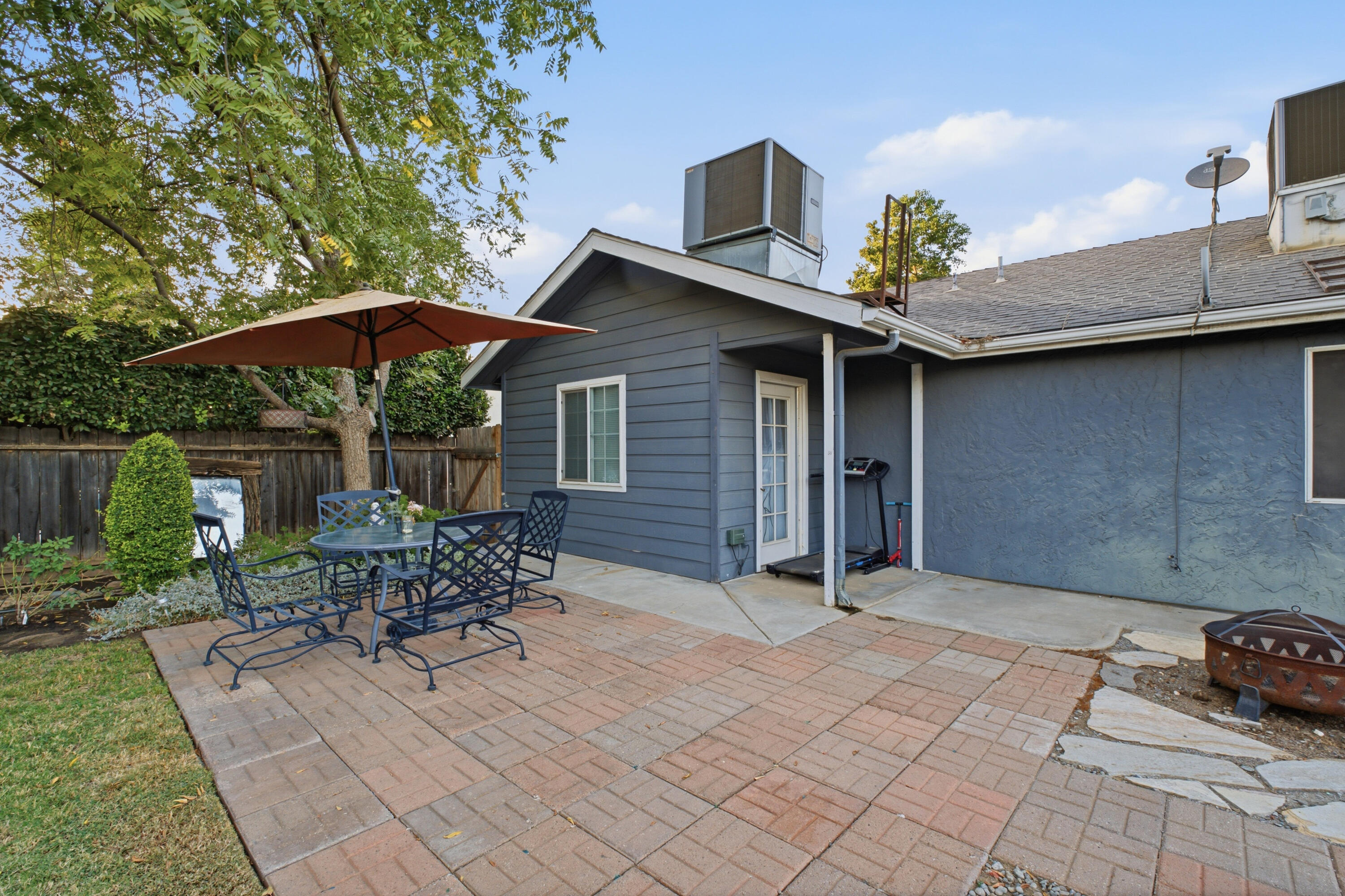 1458 Mary Ct, Exeter, CA 93221