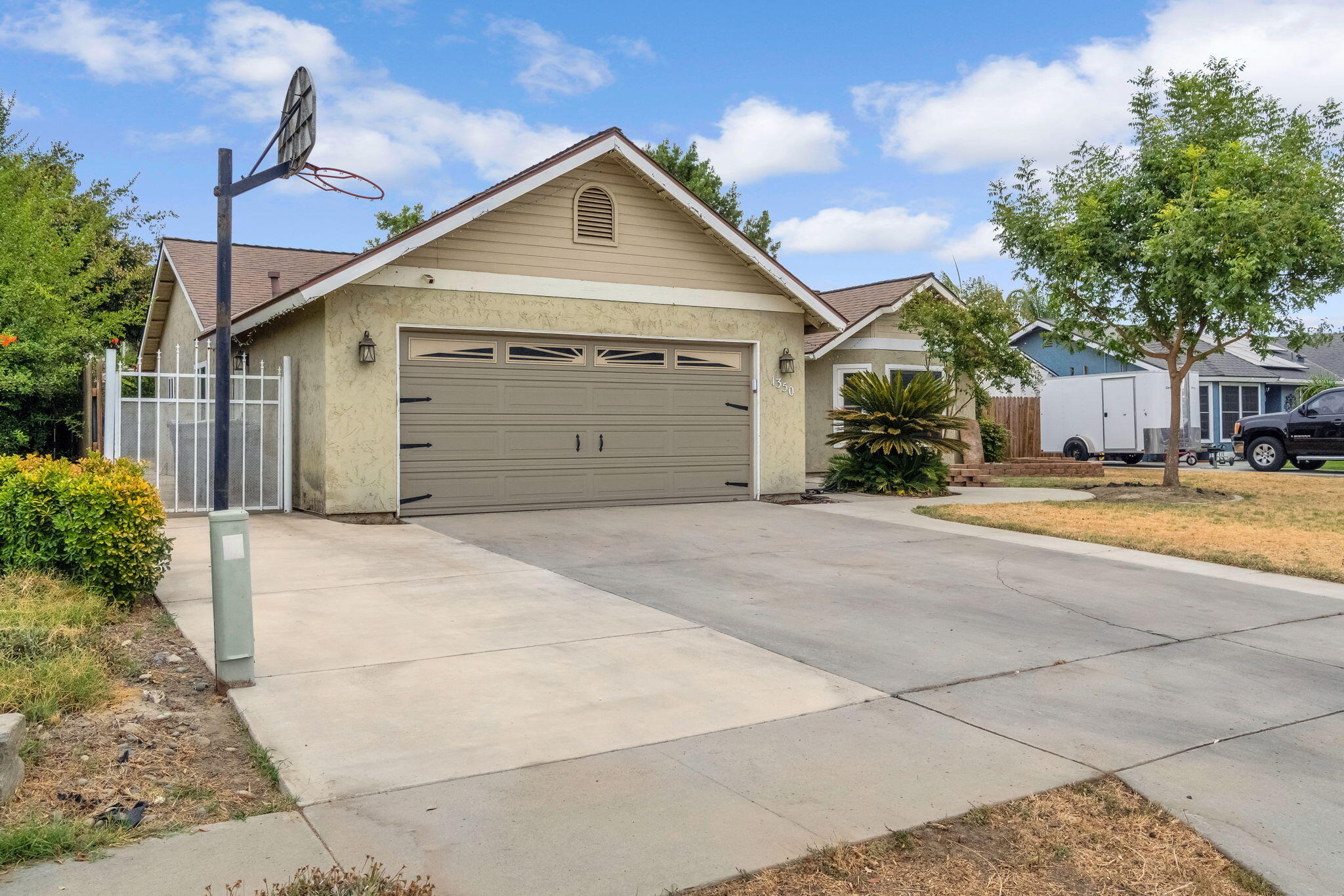 1350 Pine Dr, Lemoore, CA 93245