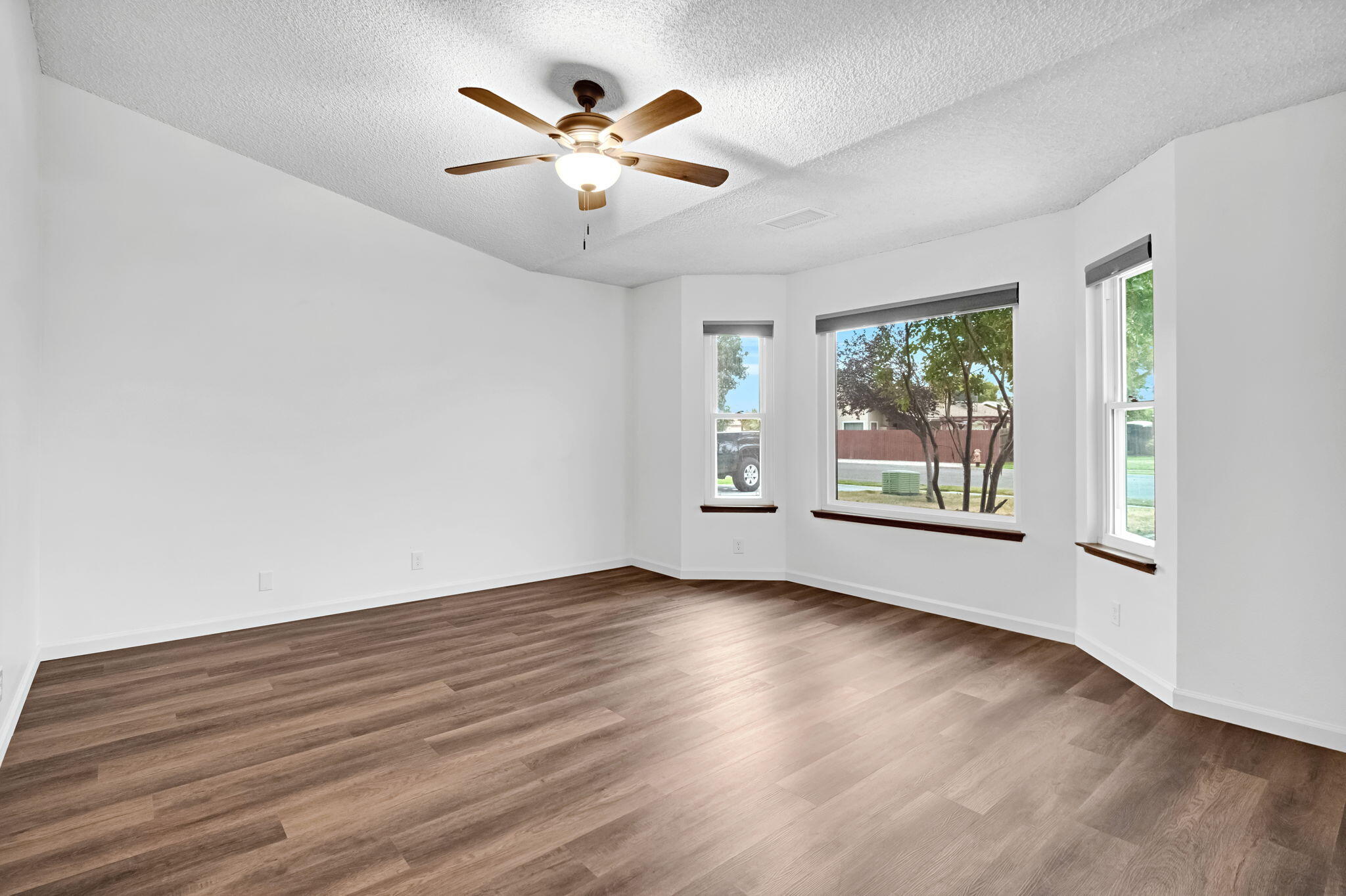 1350 Pine Dr, Lemoore, CA 93245