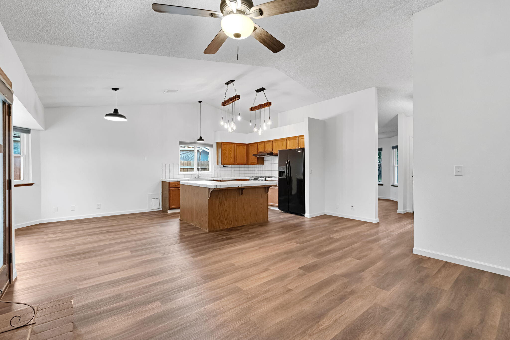 1350 Pine Dr, Lemoore, CA 93245