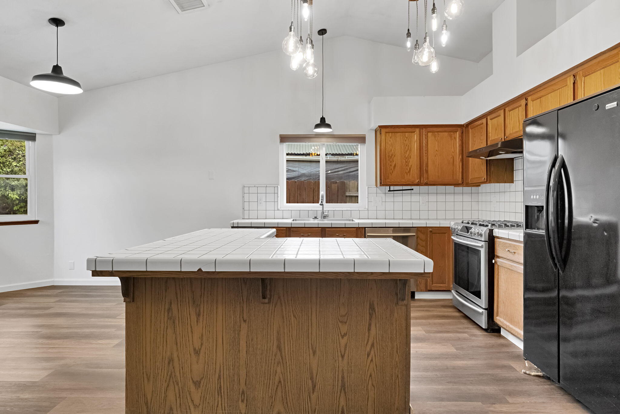 1350 Pine Dr, Lemoore, CA 93245