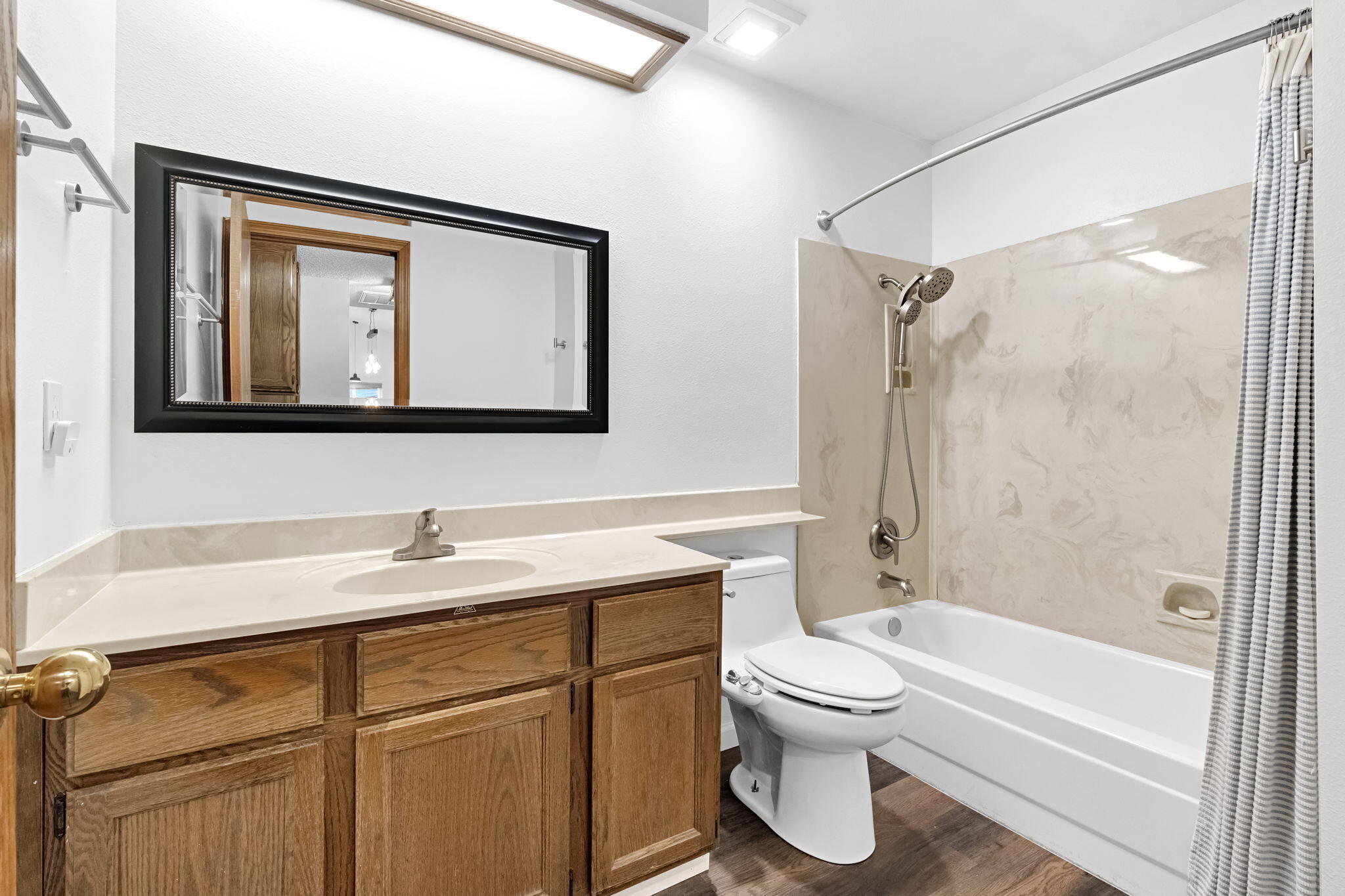 1350 Pine Dr, Lemoore, CA 93245