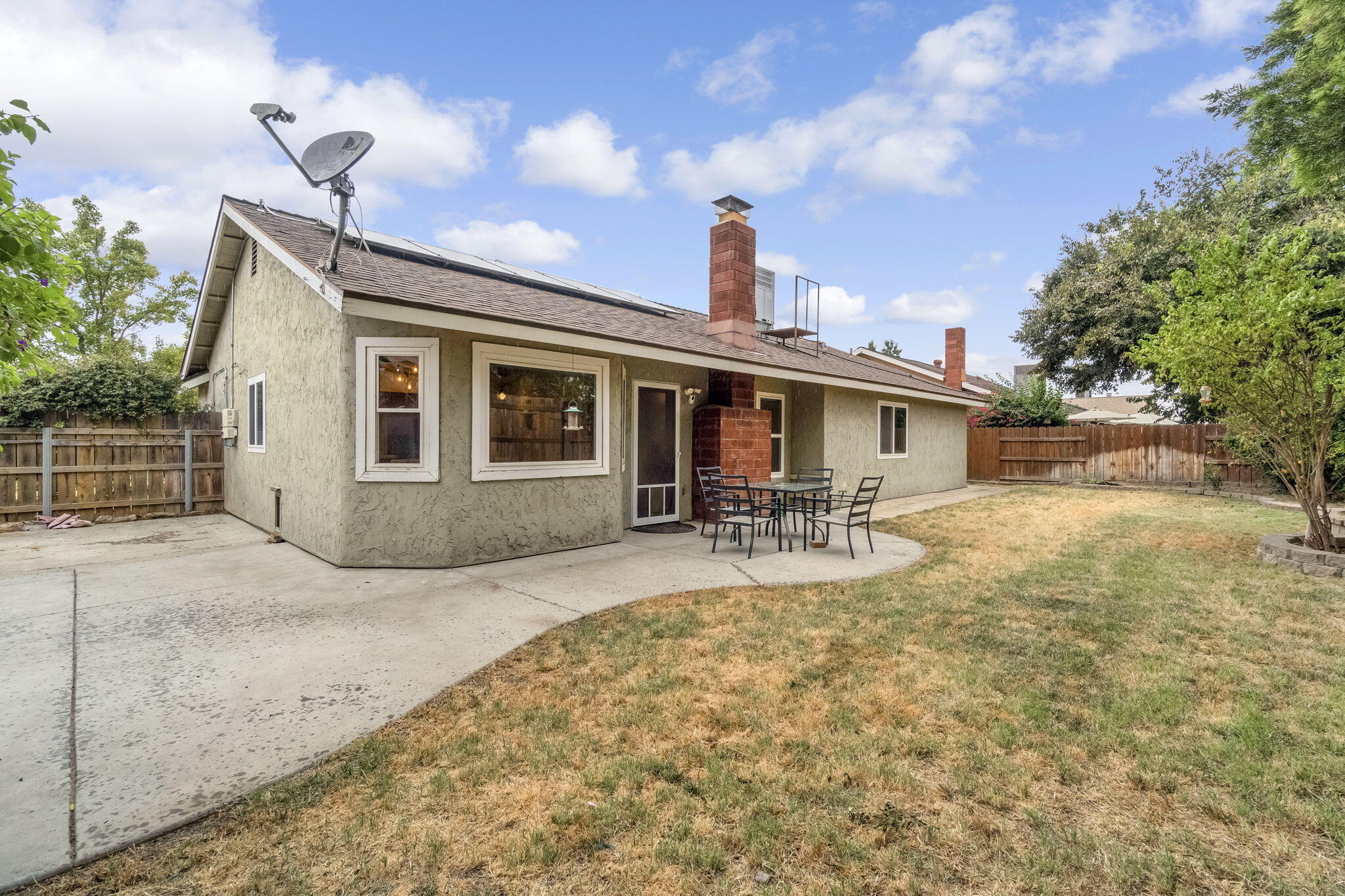 1350 Pine Dr, Lemoore, CA 93245
