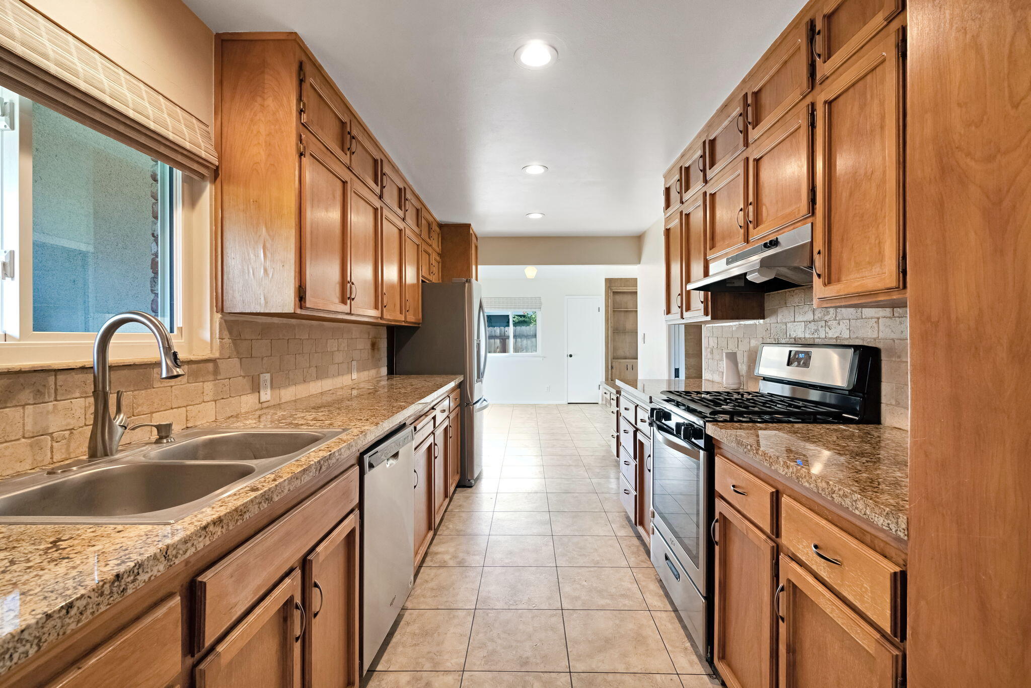 175 E Birch Ave, Hanford, CA 93230