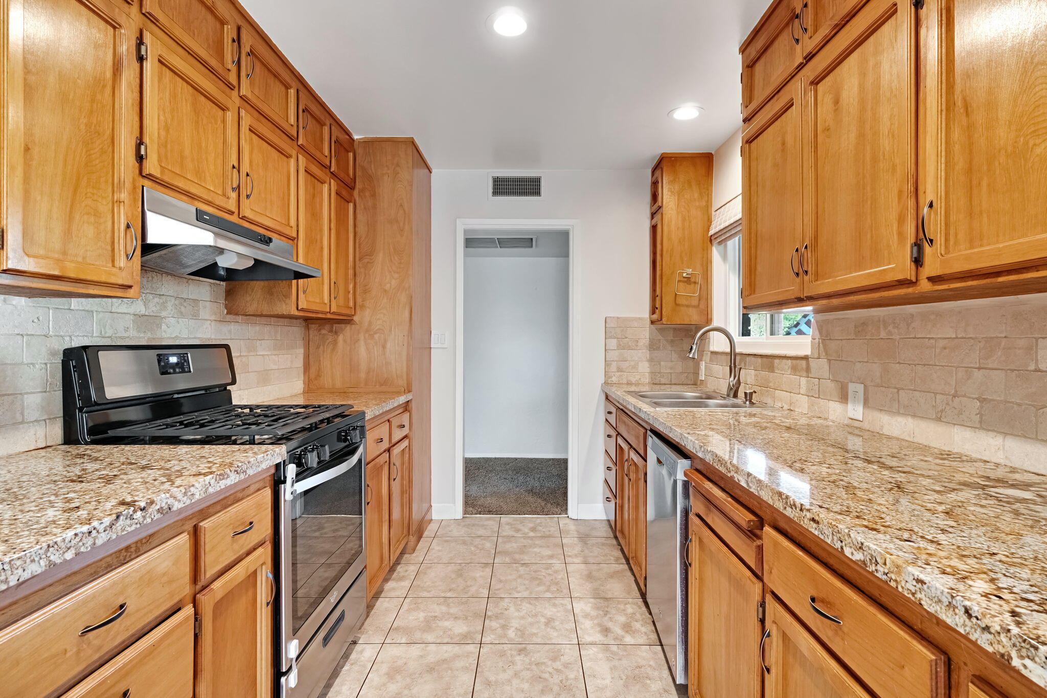 175 E Birch Ave, Hanford, CA 93230