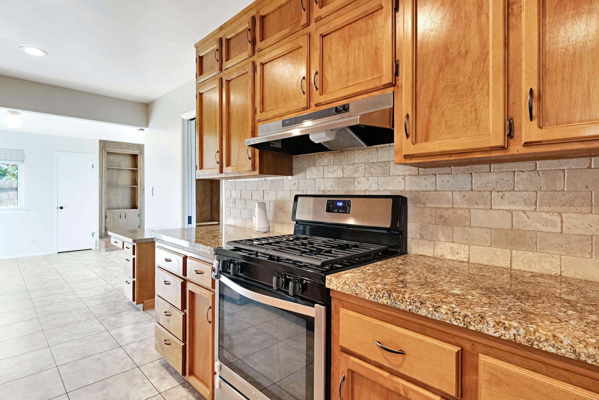 175 E Birch Ave, Hanford, CA 93230