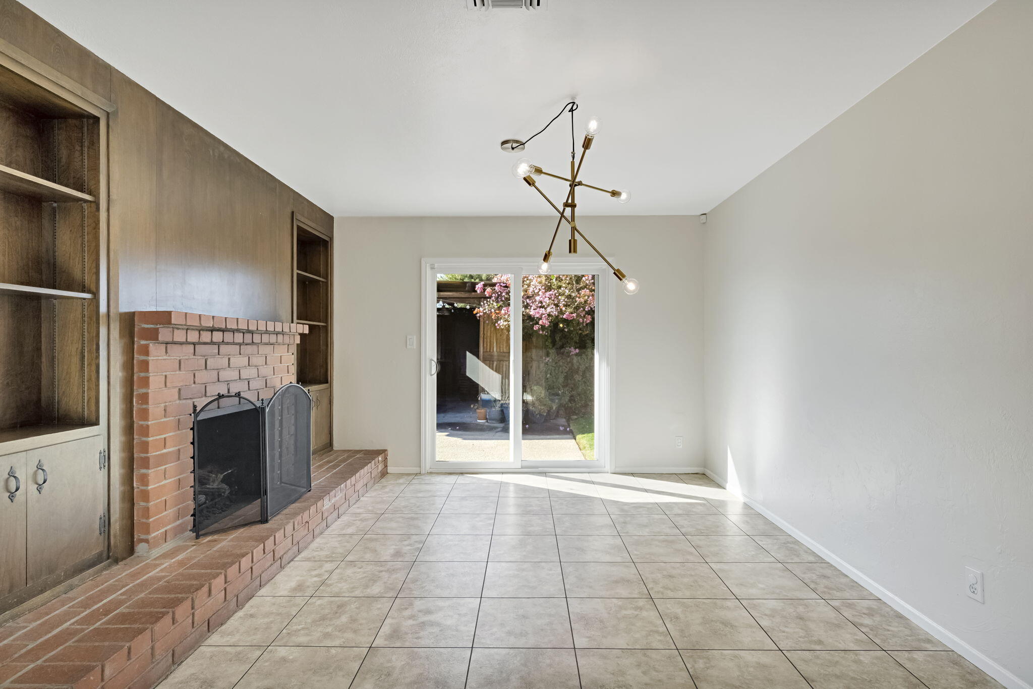 175 E Birch Ave, Hanford, CA 93230