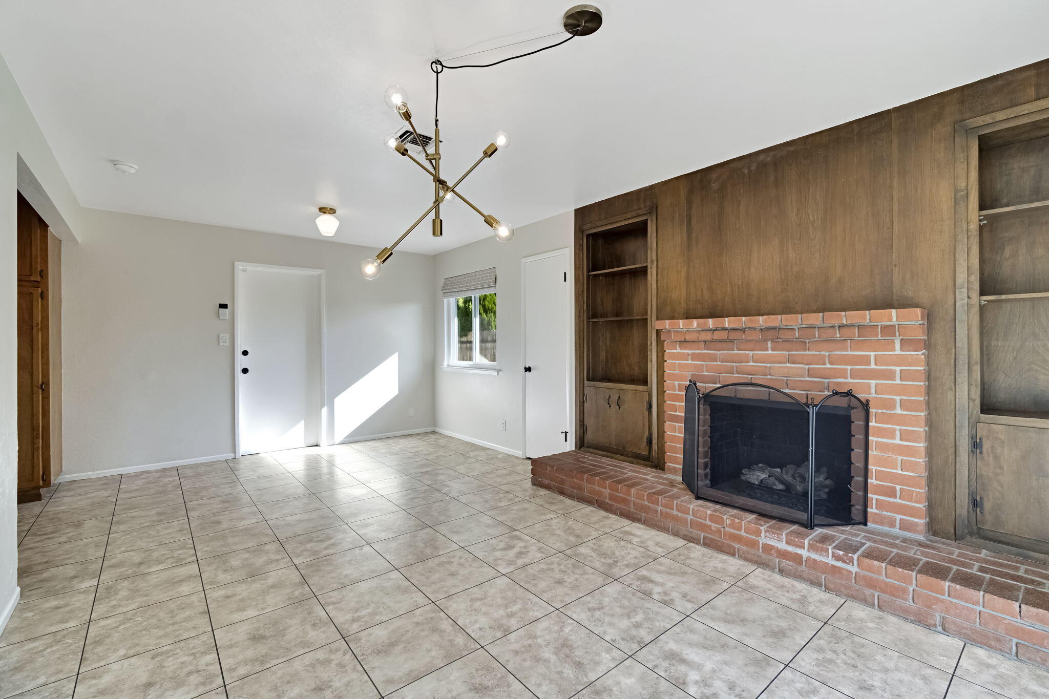 175 E Birch Ave, Hanford, CA 93230