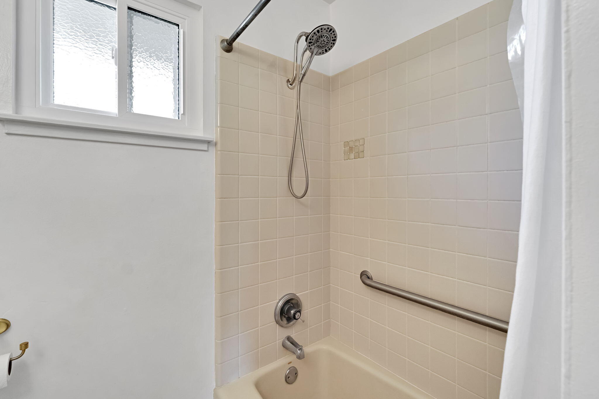 175 E Birch Ave, Hanford, CA 93230