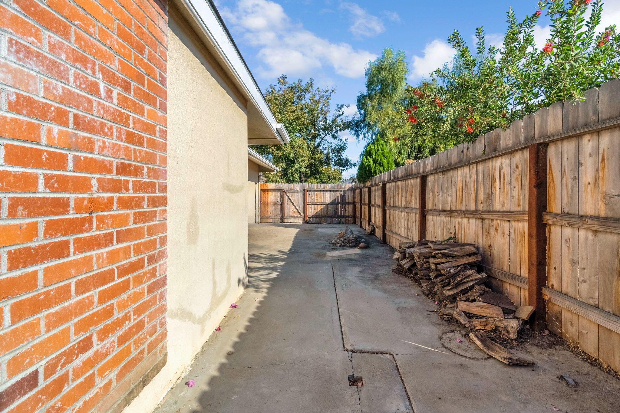 175 E Birch Ave, Hanford, CA 93230