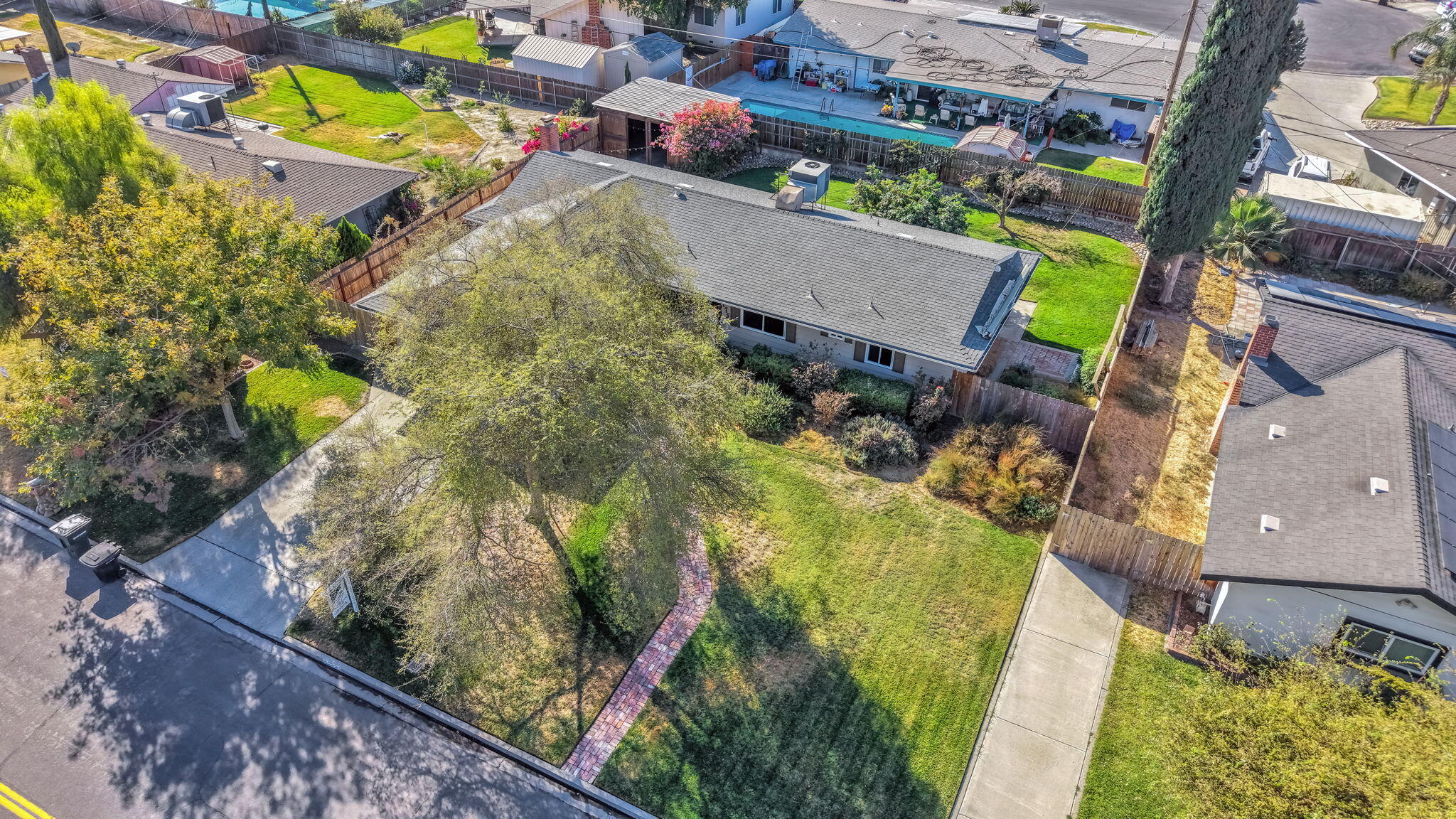 175 E Birch Ave, Hanford, CA 93230
