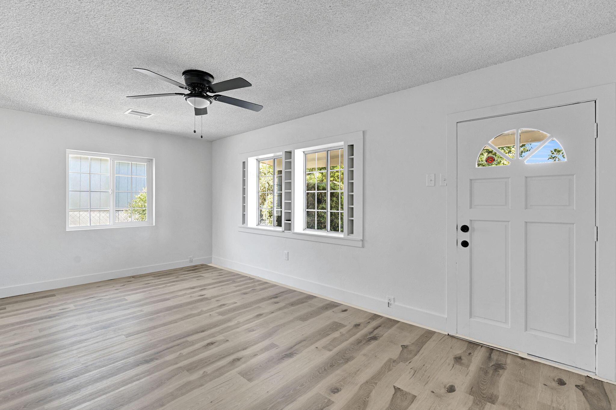 333 Oleander Ave, Lemoore, CA 93245