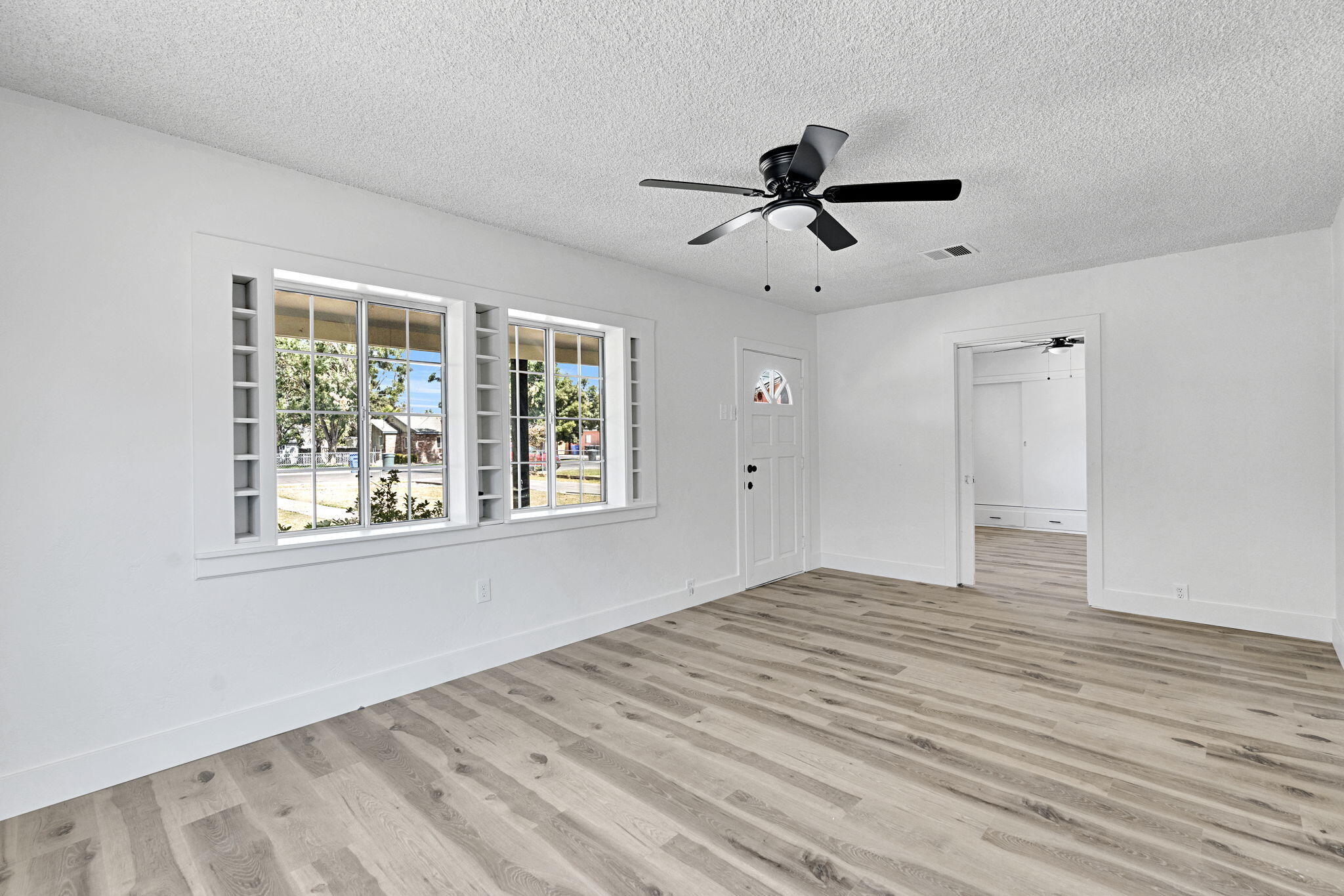 333 Oleander Ave, Lemoore, CA 93245