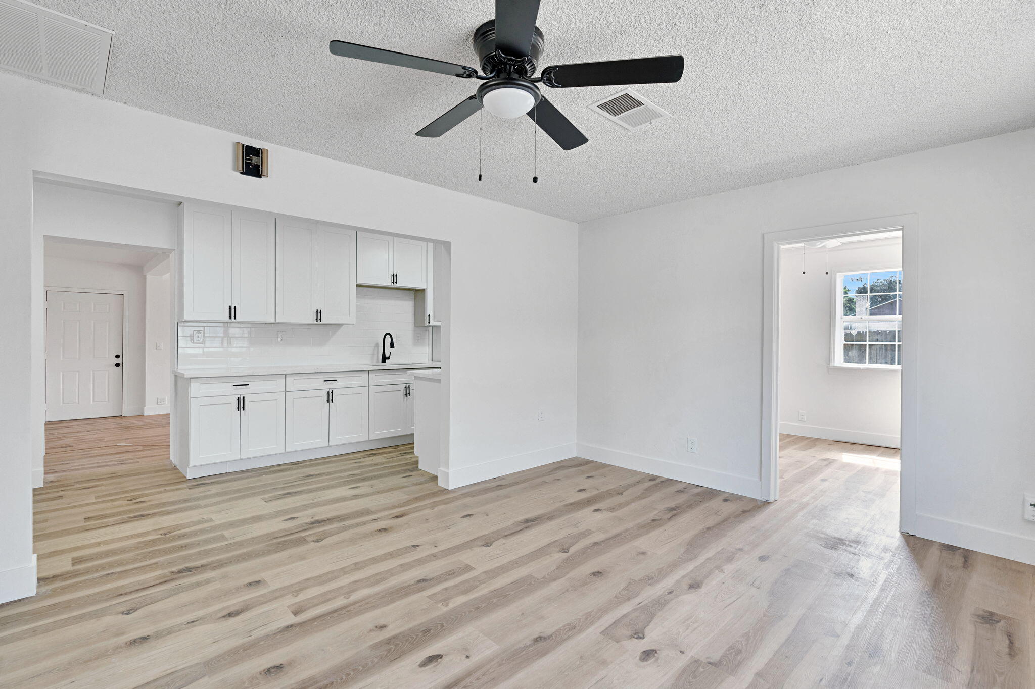 333 Oleander Ave, Lemoore, CA 93245