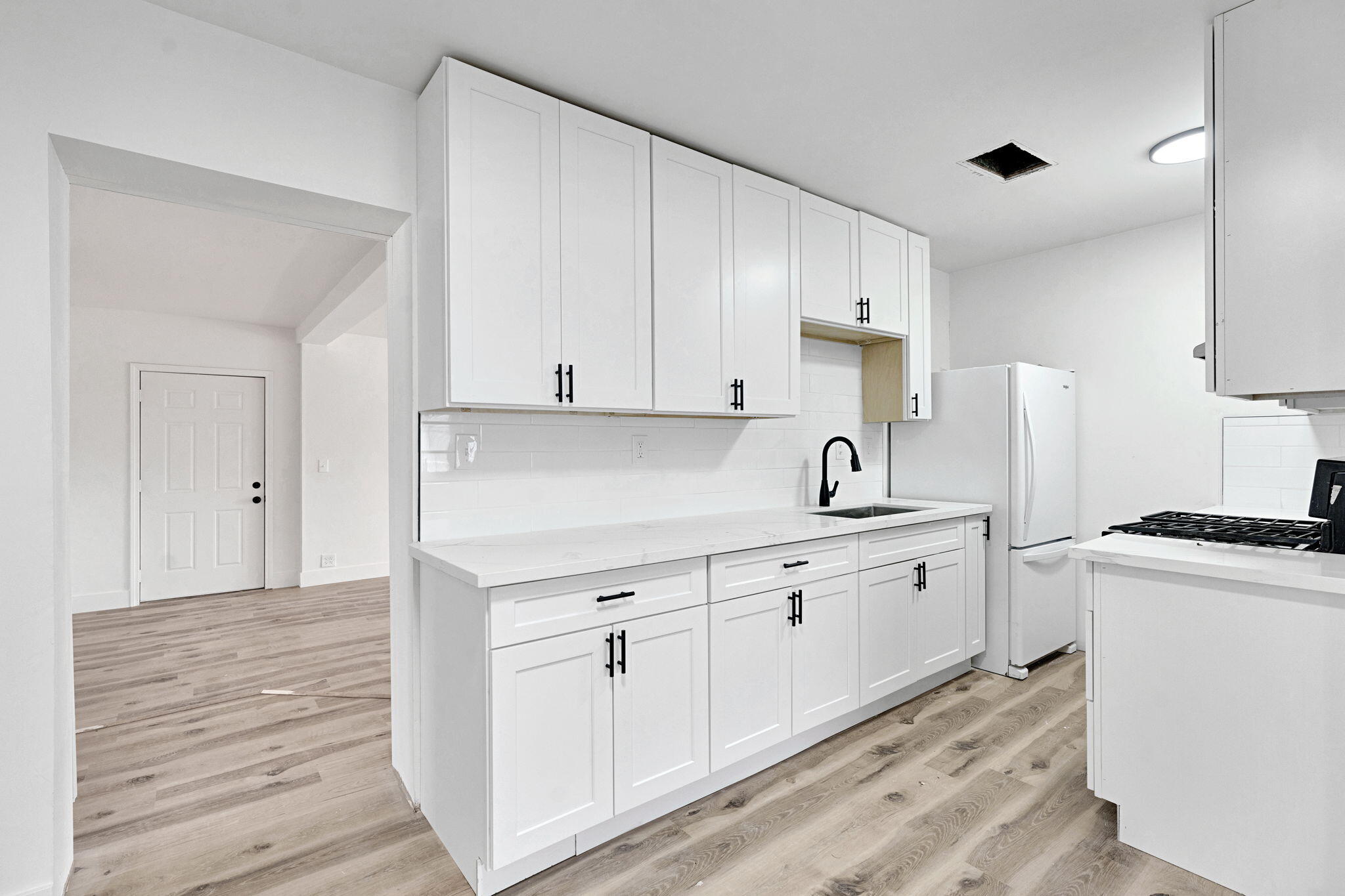 333 Oleander Ave, Lemoore, CA 93245