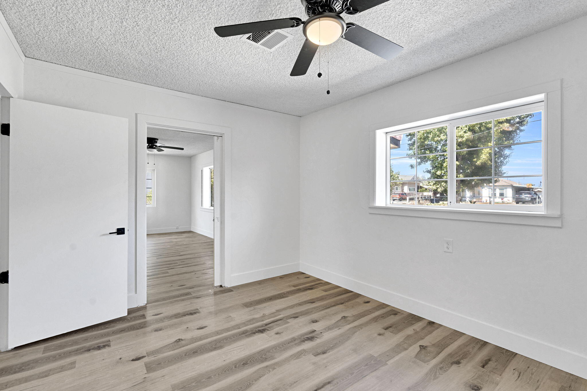333 Oleander Ave, Lemoore, CA 93245