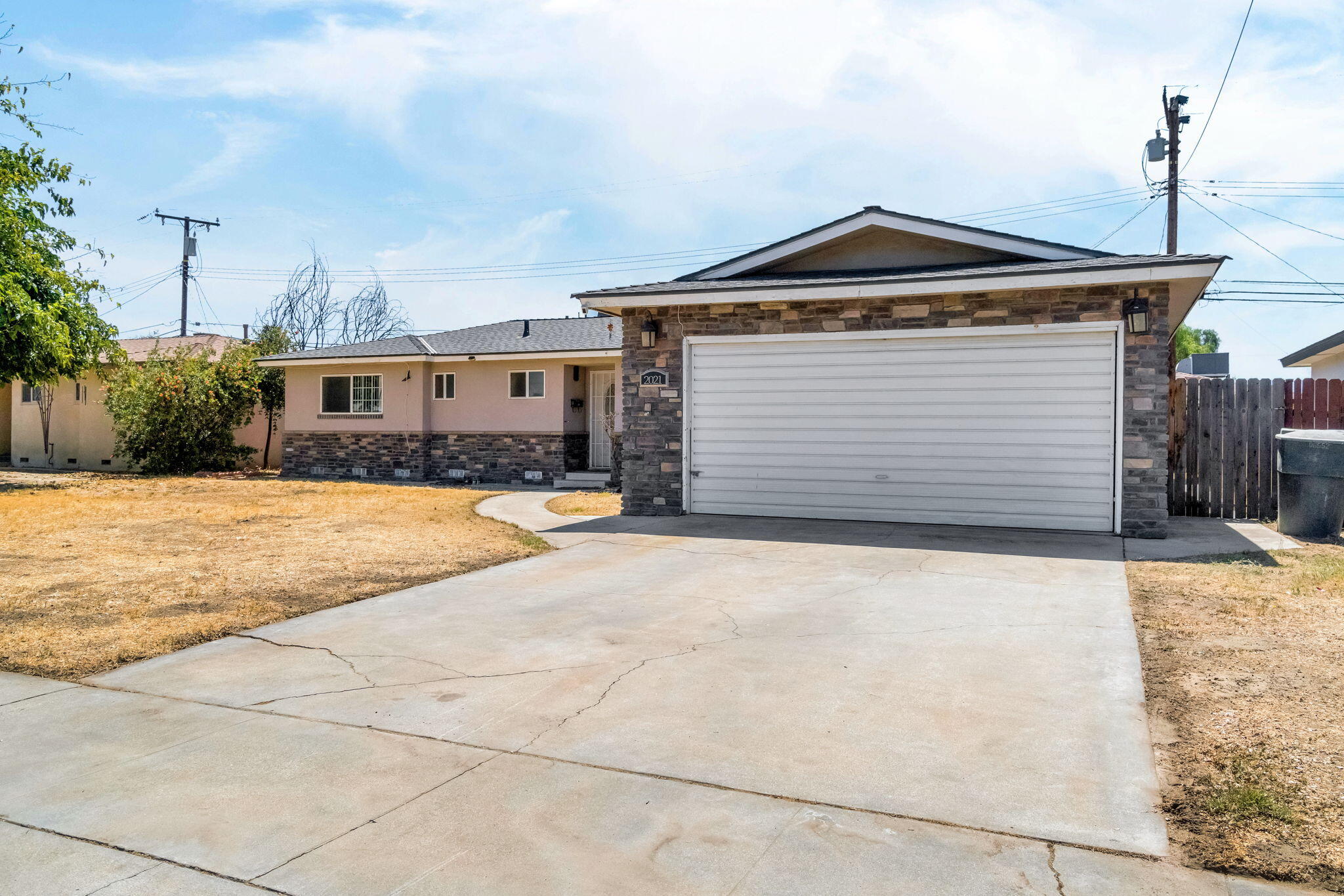 2021 Fairmont Dr, Hanford, CA 93230